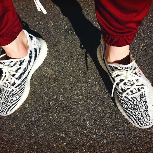 Adidas Yeezy Boost 350 V2 Zebra 2017/2019/2020 착용 스타일 - 3