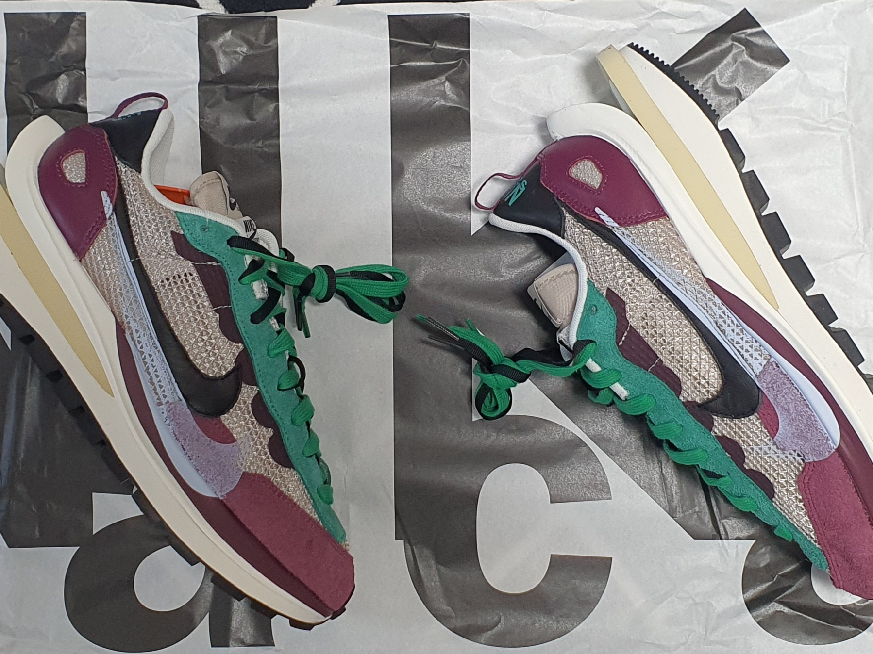 Nike x Sacai VaporWaffle String & Black Villain Red 착용 스타일 - 2