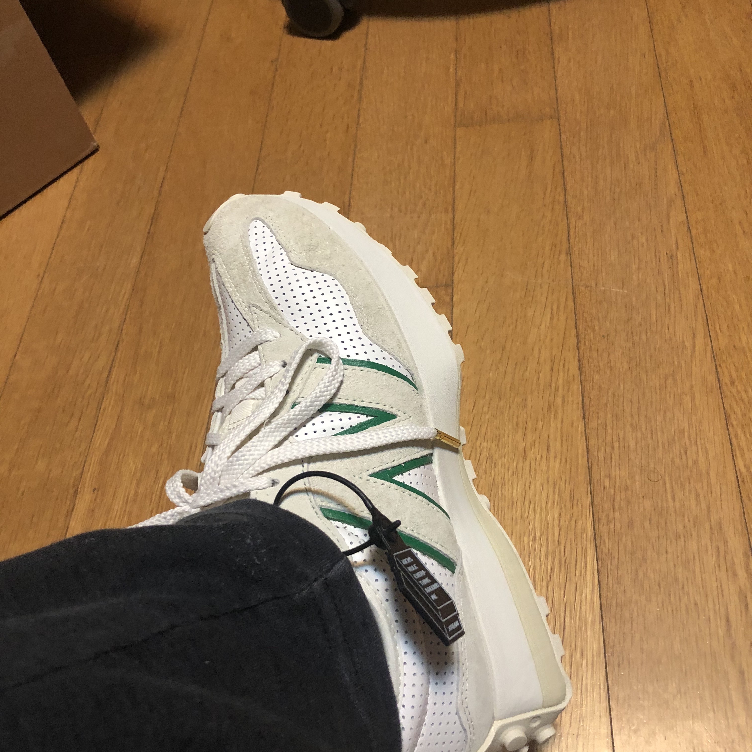 New Balance x Casablanca 327 Idealist Off White Green 착용 스타일