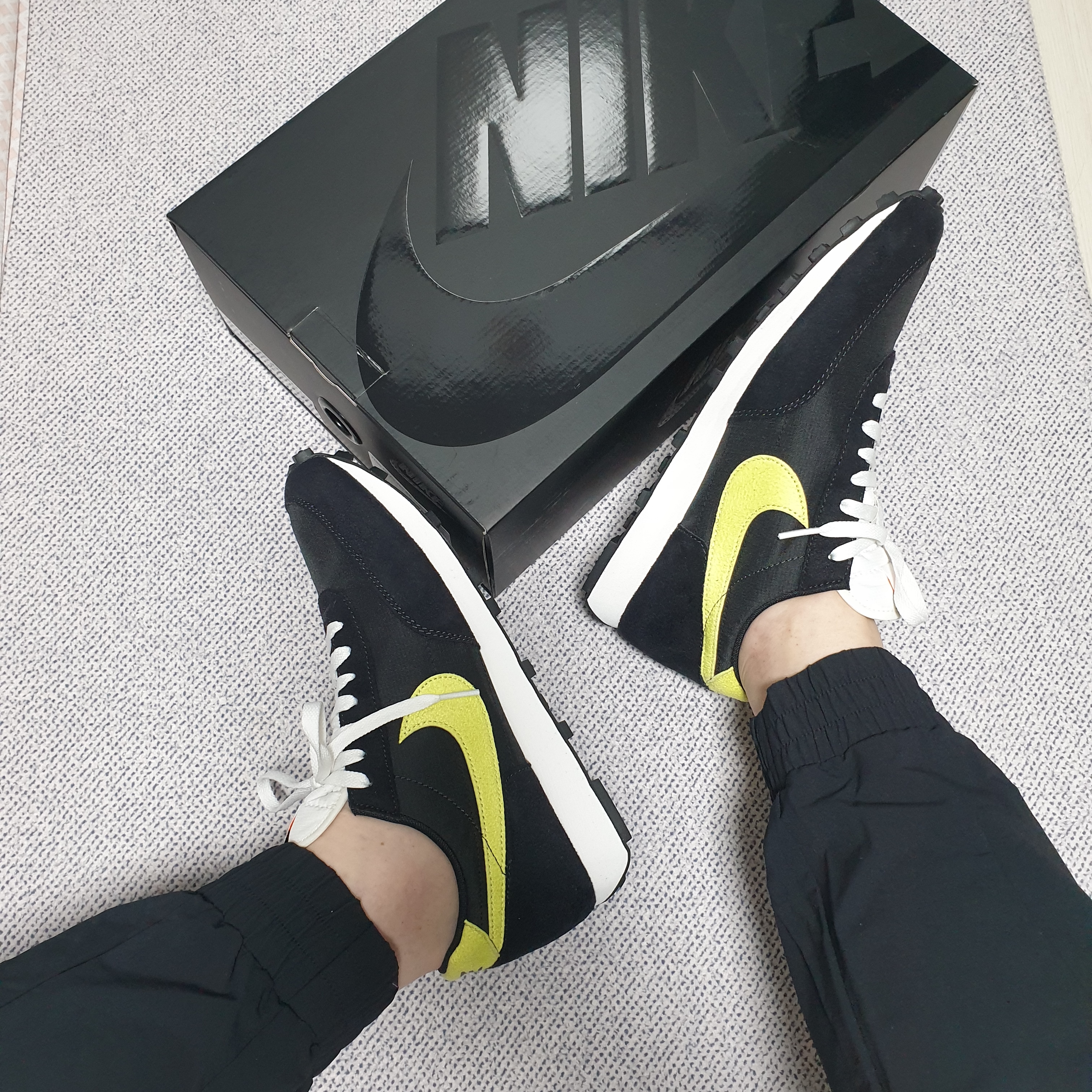 Nike Daybreak SP Black Limelight 착용 스타일 - 1
