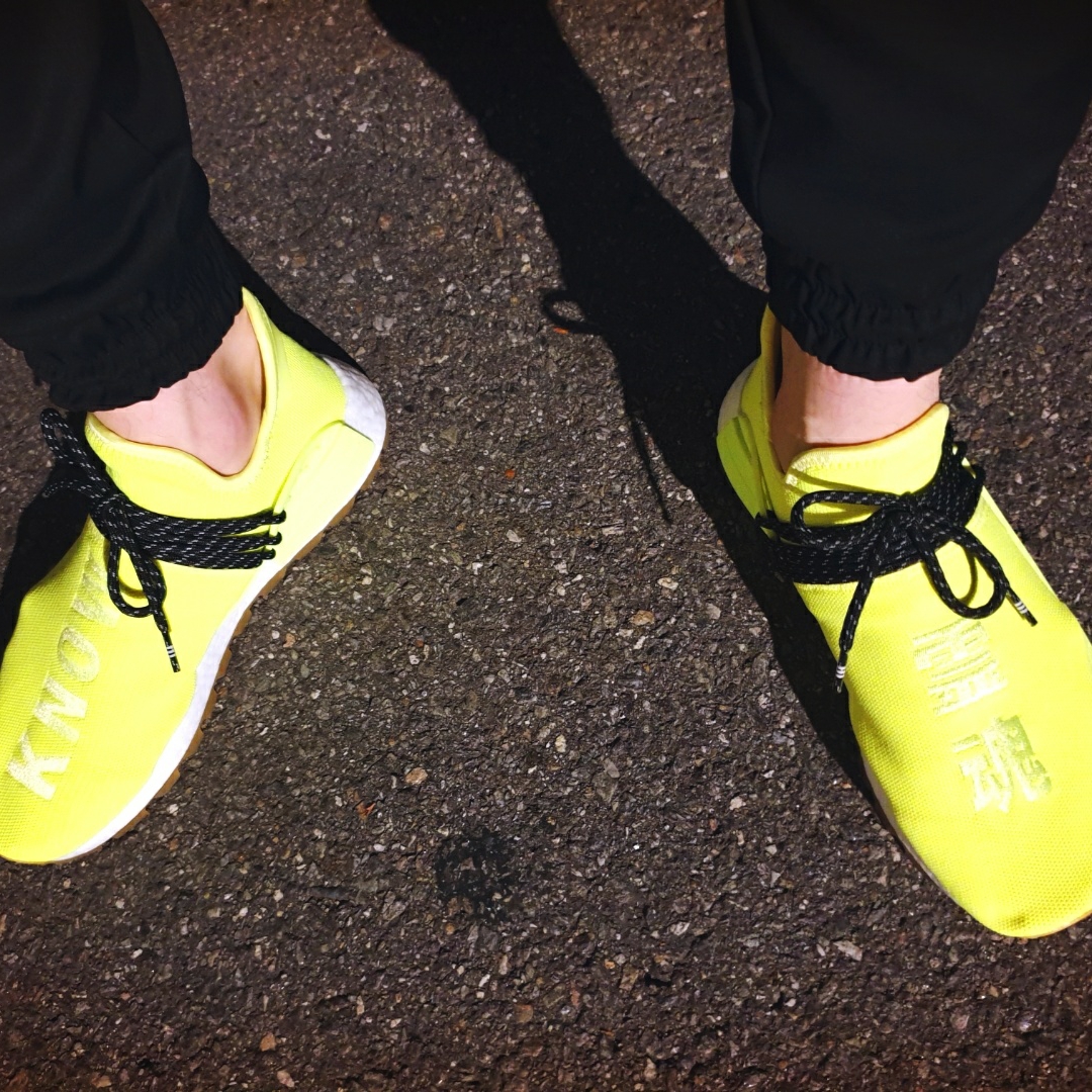 Adidas x Pharrell Williams Hu NMD Trail Now Is Her Time Solar Yellow 착용 스타일 - 4