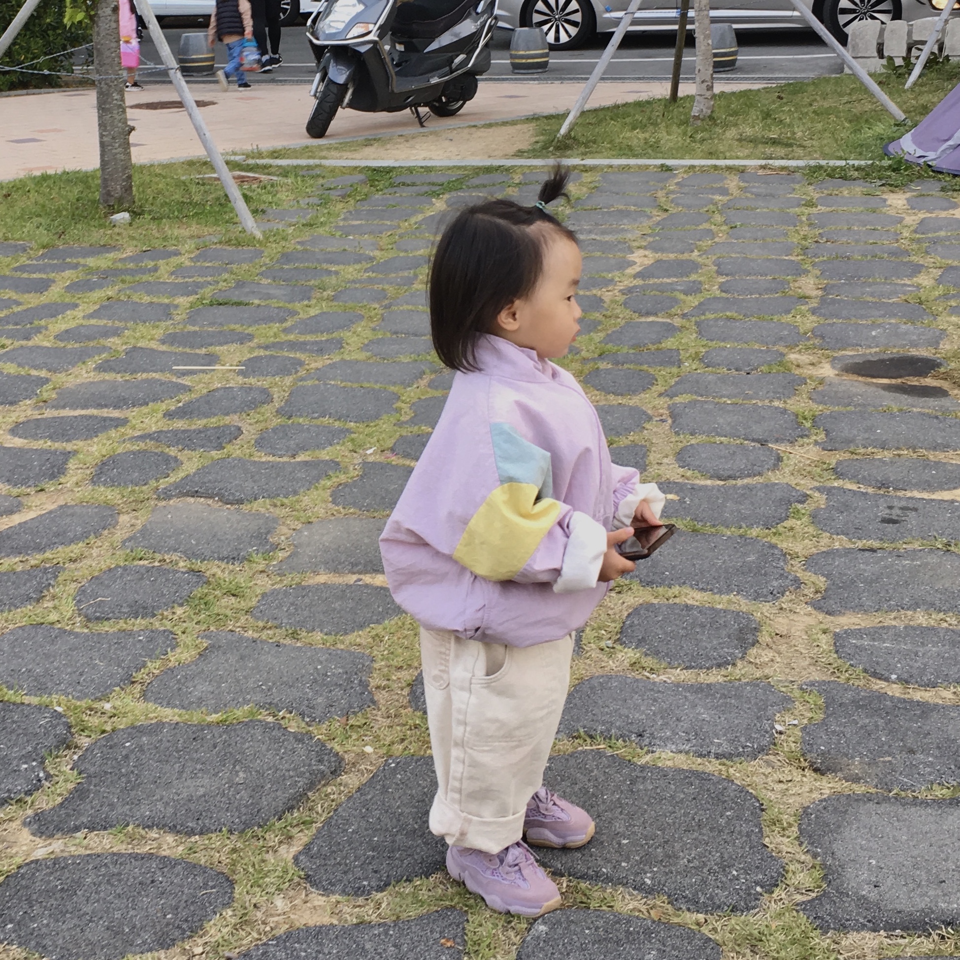 (Infant) Adidas Yeezy 500 Soft Vision 착용 스타일
