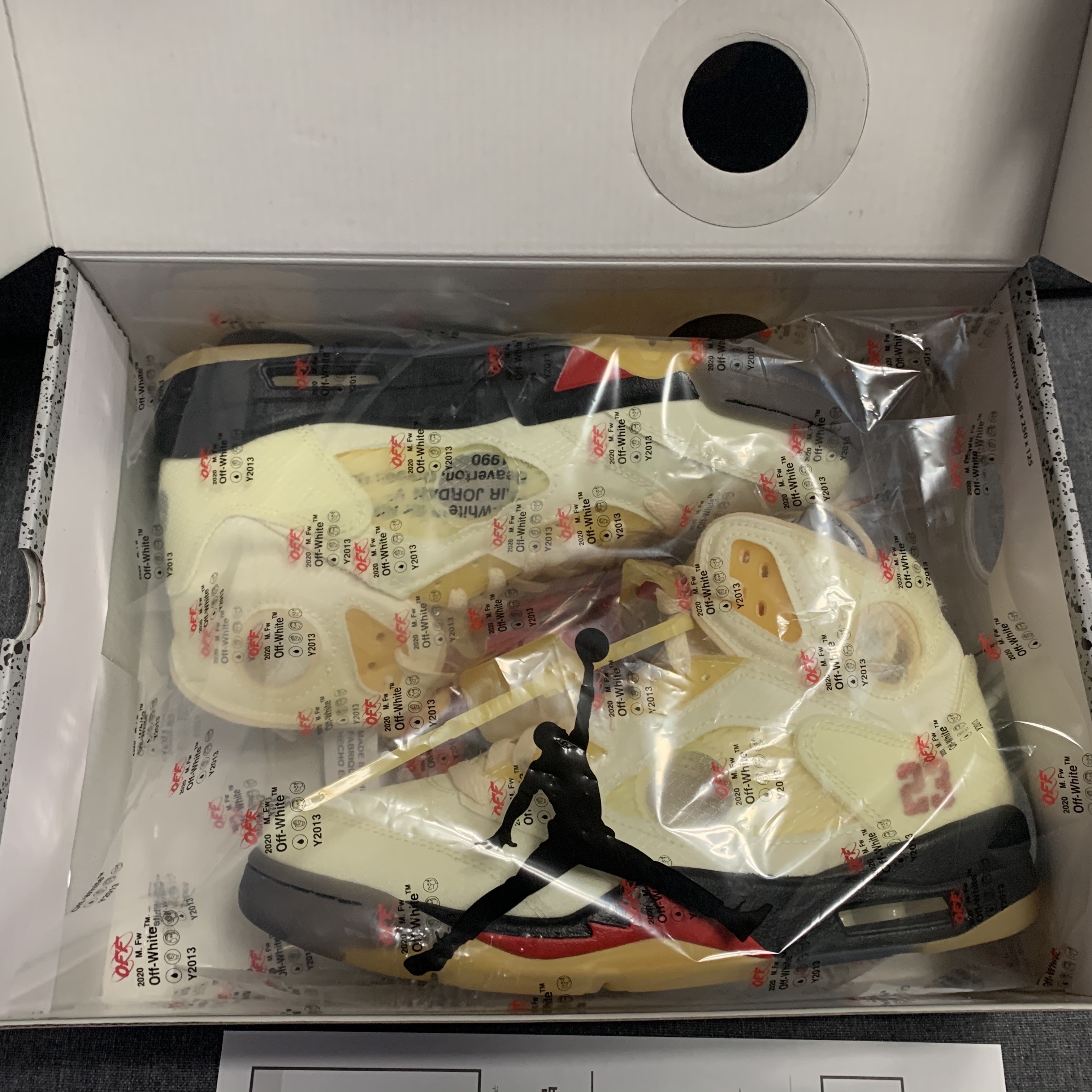Jordan 5 x Off-White Retro SP Sail Fire Red 착용 스타일 - 2