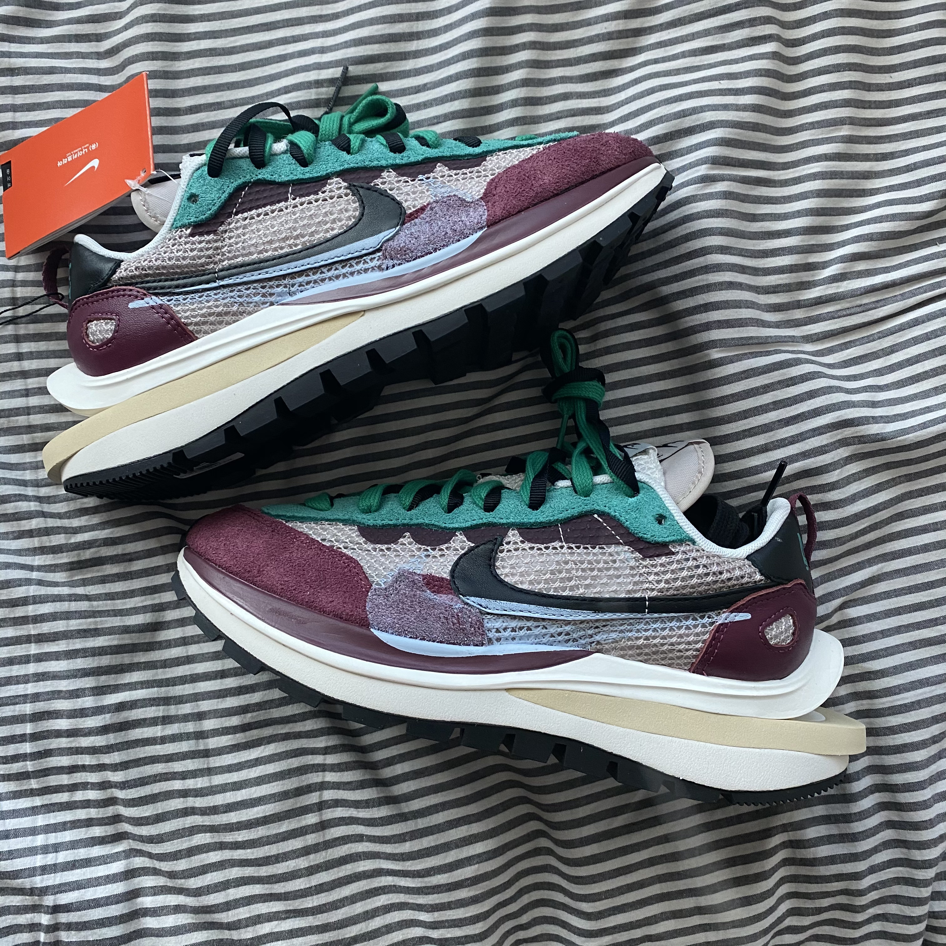 Nike x Sacai VaporWaffle String & Black Villain Red 착용 스타일