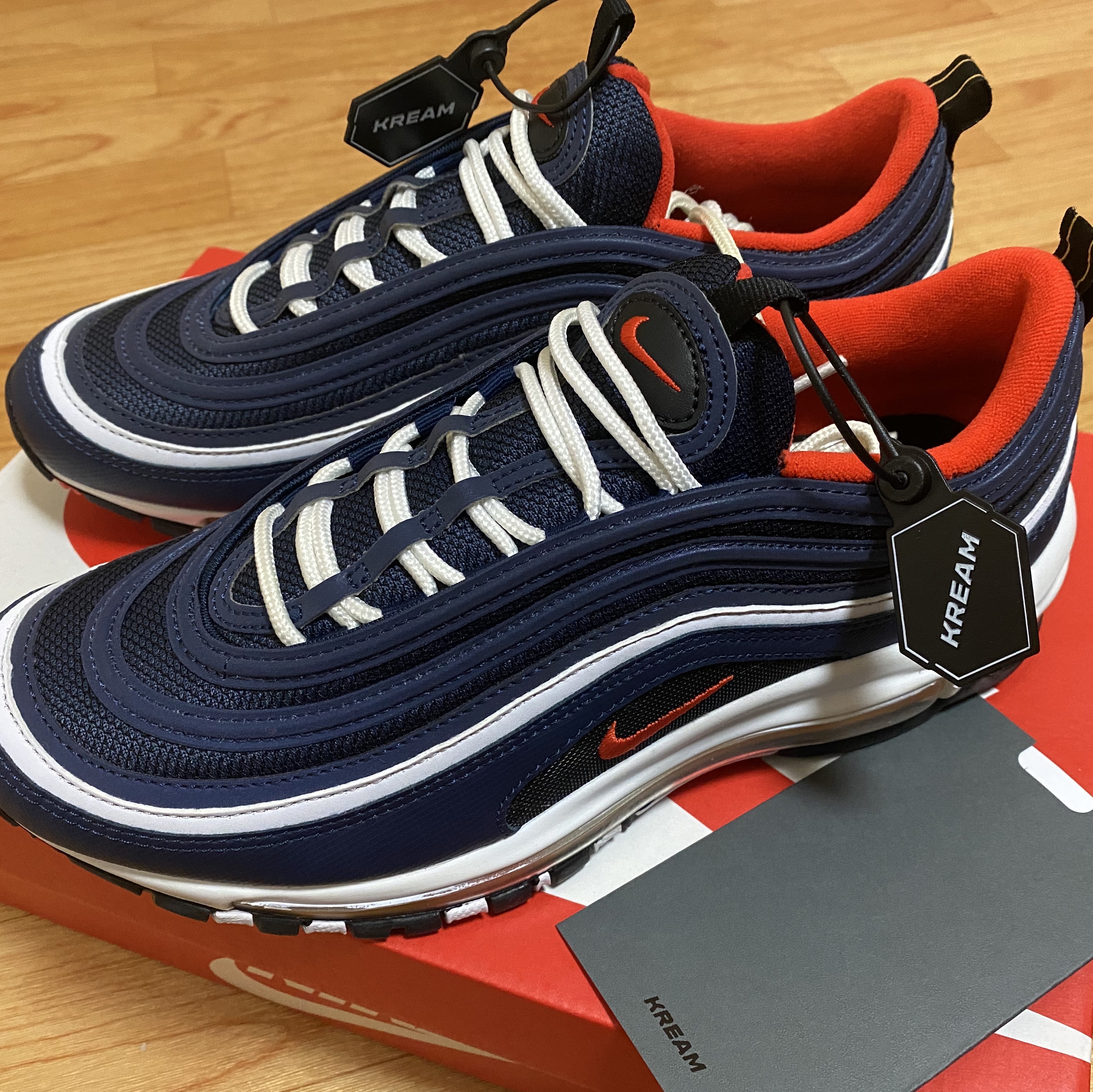 Nike Air Max 97 Midnight Navy Habanero Red 착용 스타일
