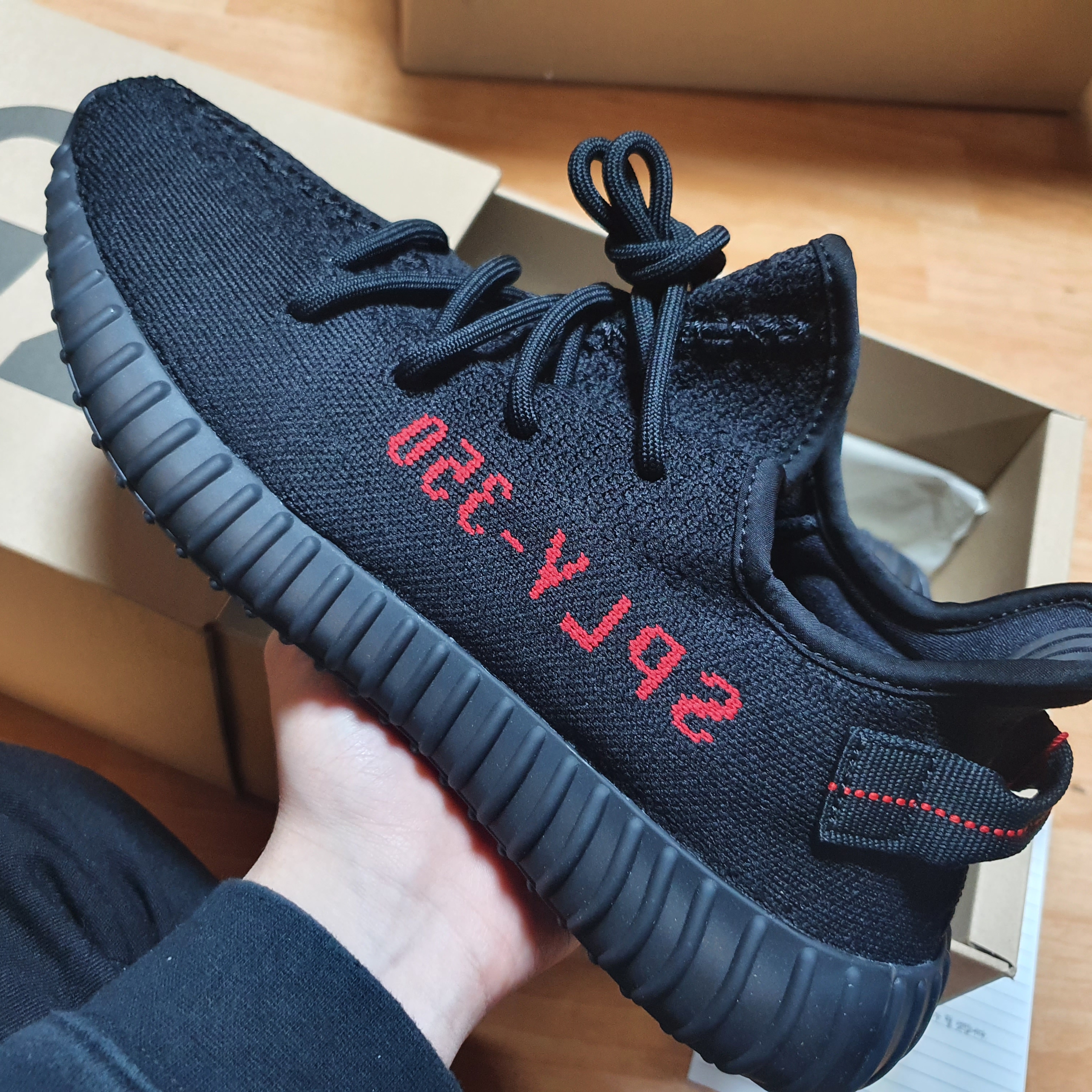 Adidas Yeezy Boost 350 V2 Black Red 2020 착용 스타일