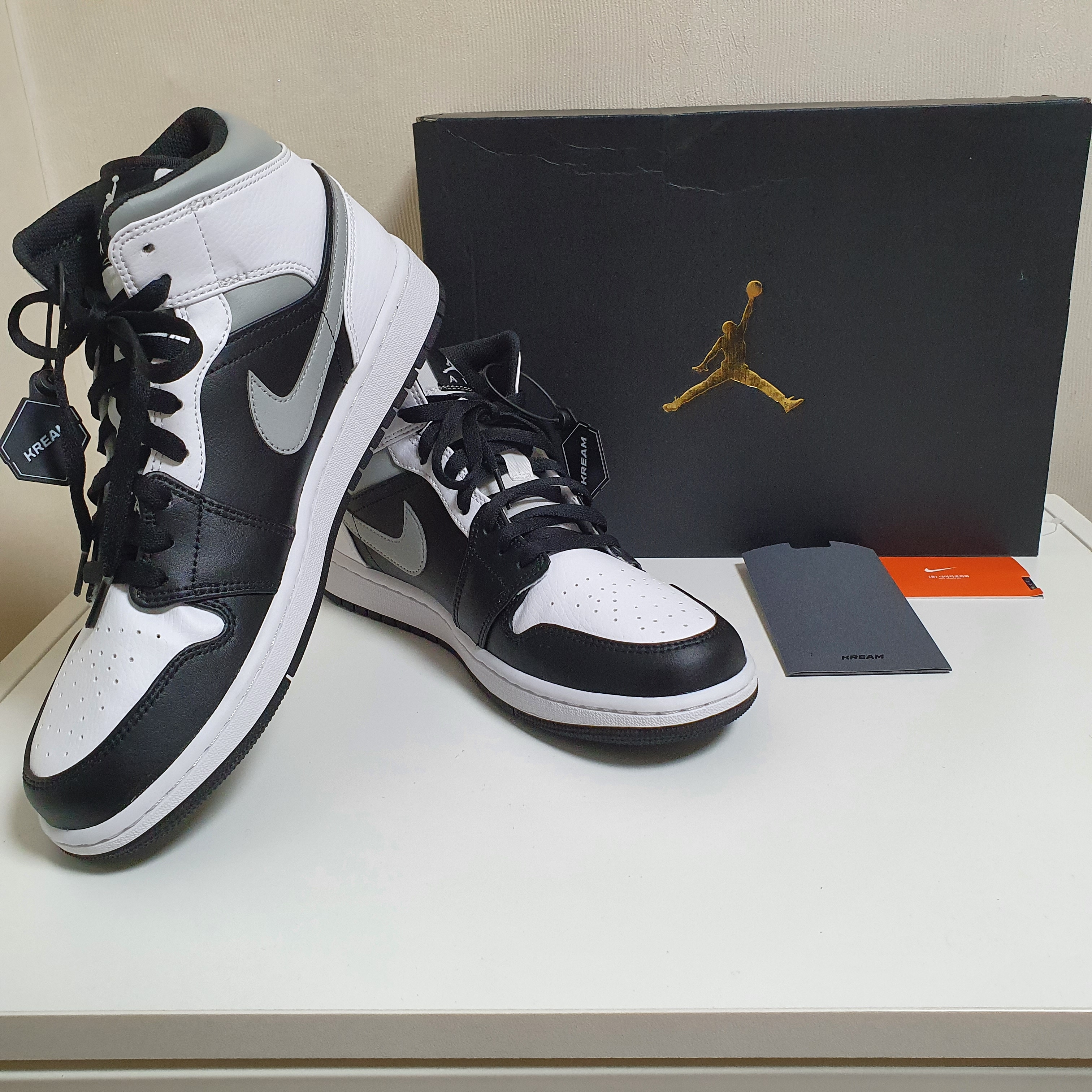 Jordan 1 Mid White Shadow 착용 스타일