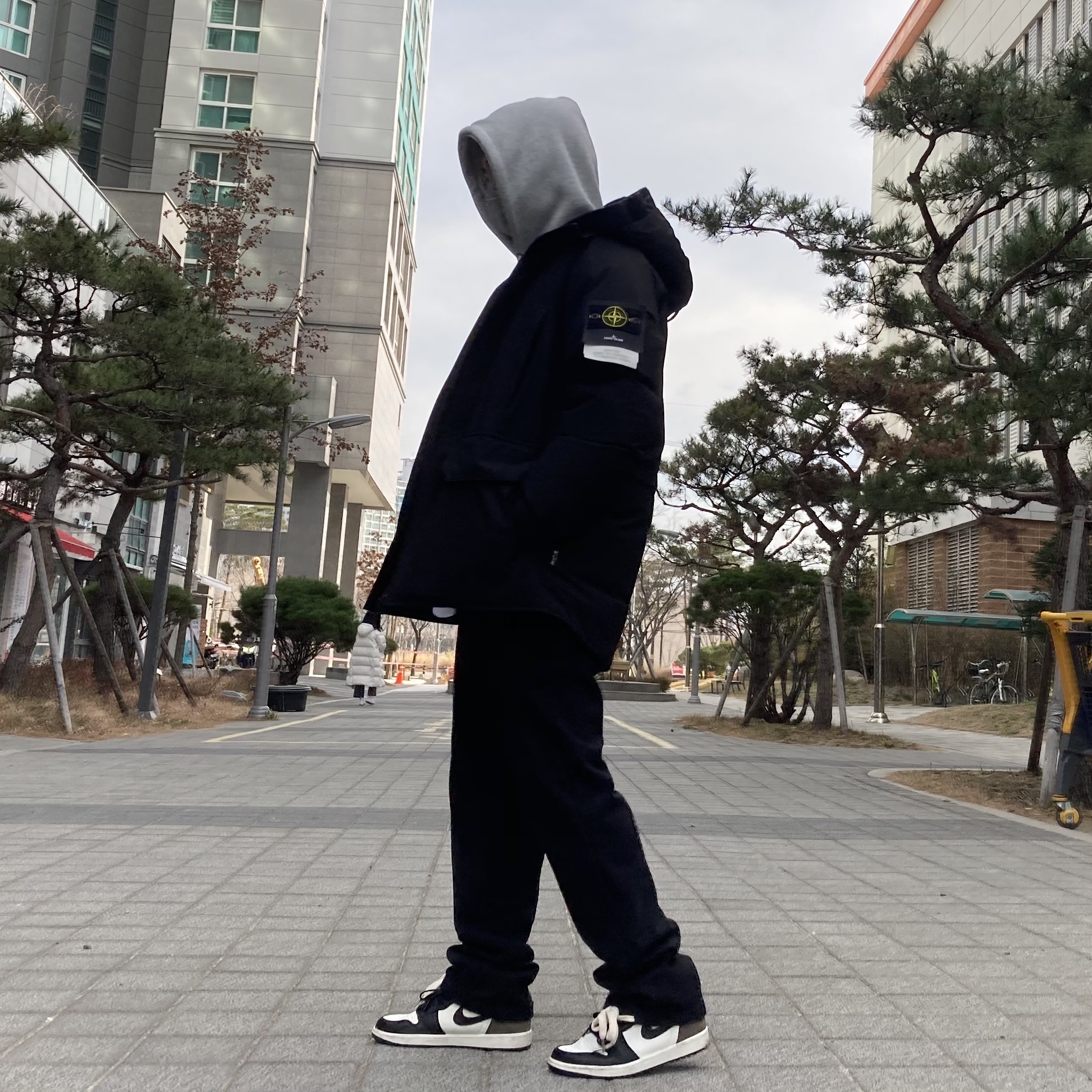 Jordan 1 Retro High OG Black Mocha 착용 스타일 - 1