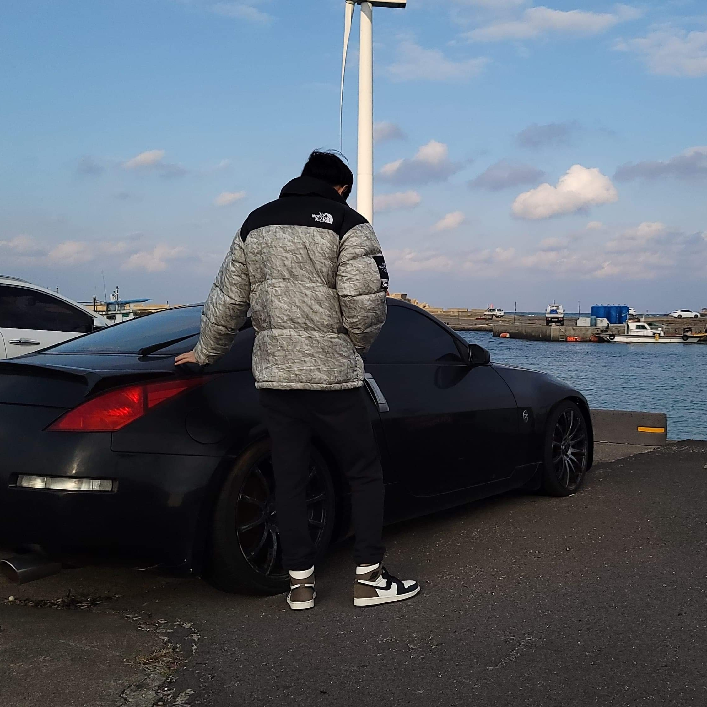 Jordan 1 Retro High OG Black Mocha, Supreme x The North Face Paper Print Nuptse Jacket - 19FW 착용 스타일