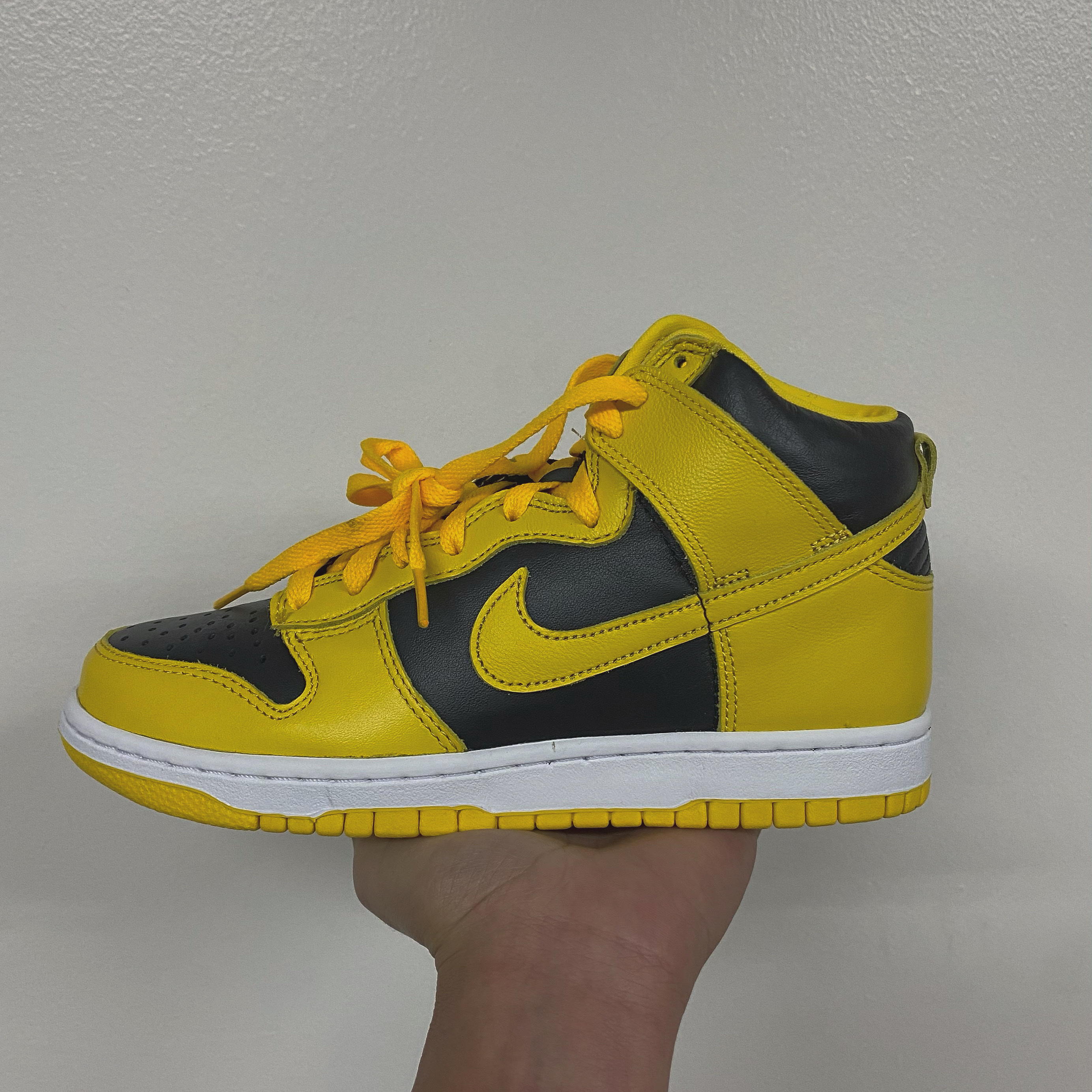 Nike Dunk High SP Varsity Maize 착용 스타일