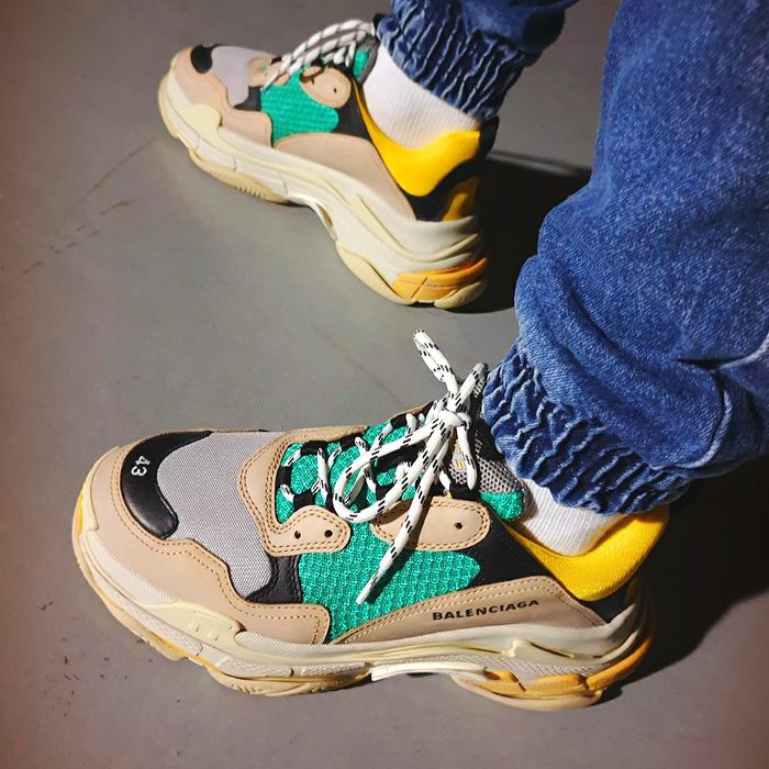Balenciaga Triple S Yellow Green 착용 스타일 - 5
