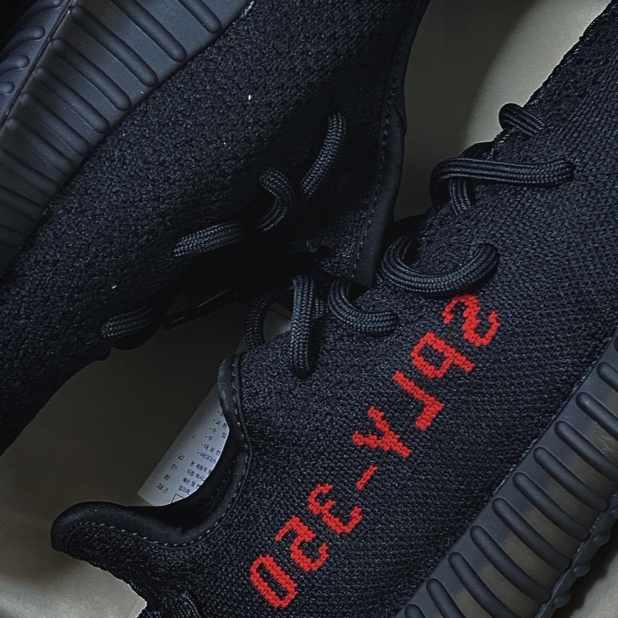 Adidas Yeezy Boost 350 V2 Black Red 2020 착용 스타일