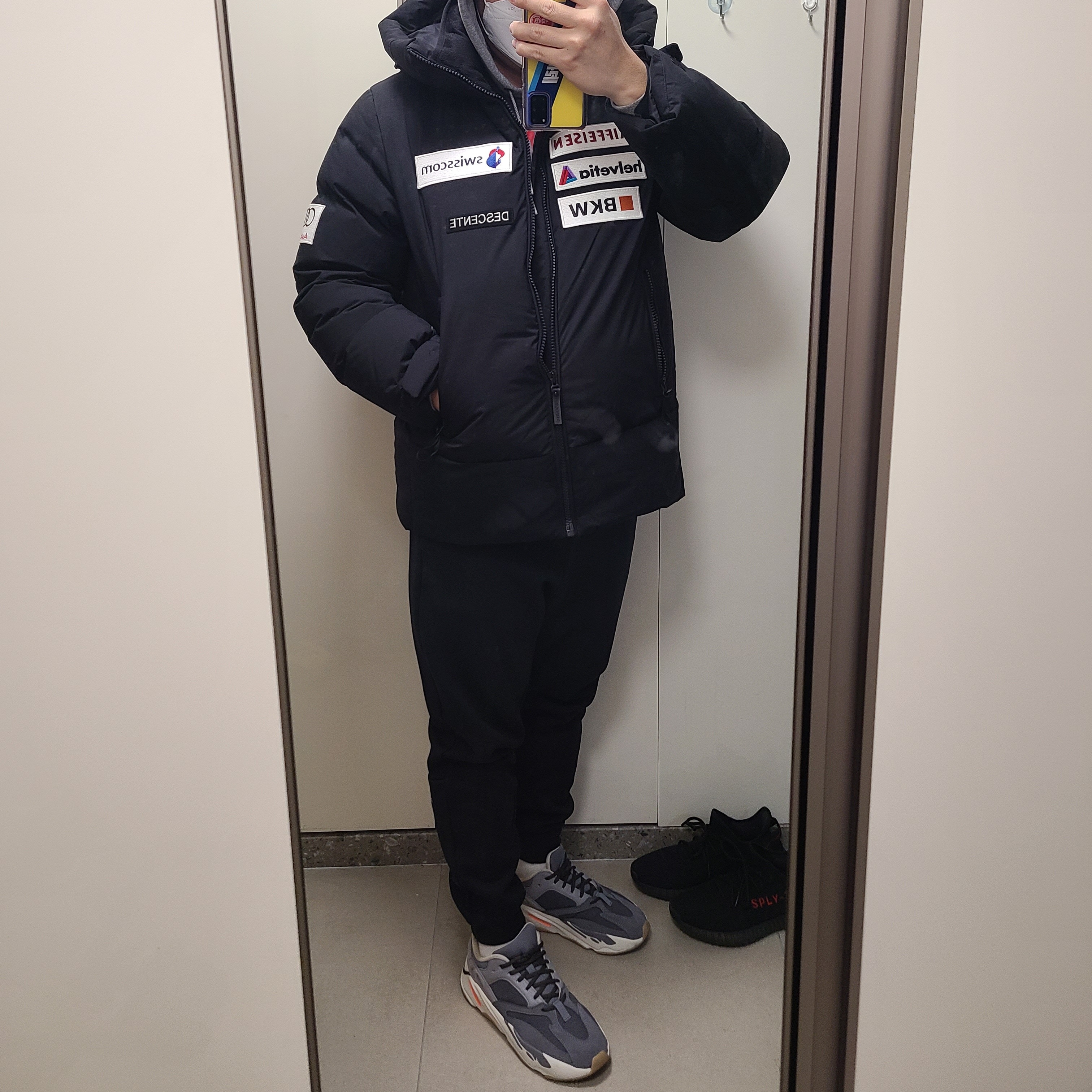 Adidas Yeezy Boost 700 Magnet 착용 스타일