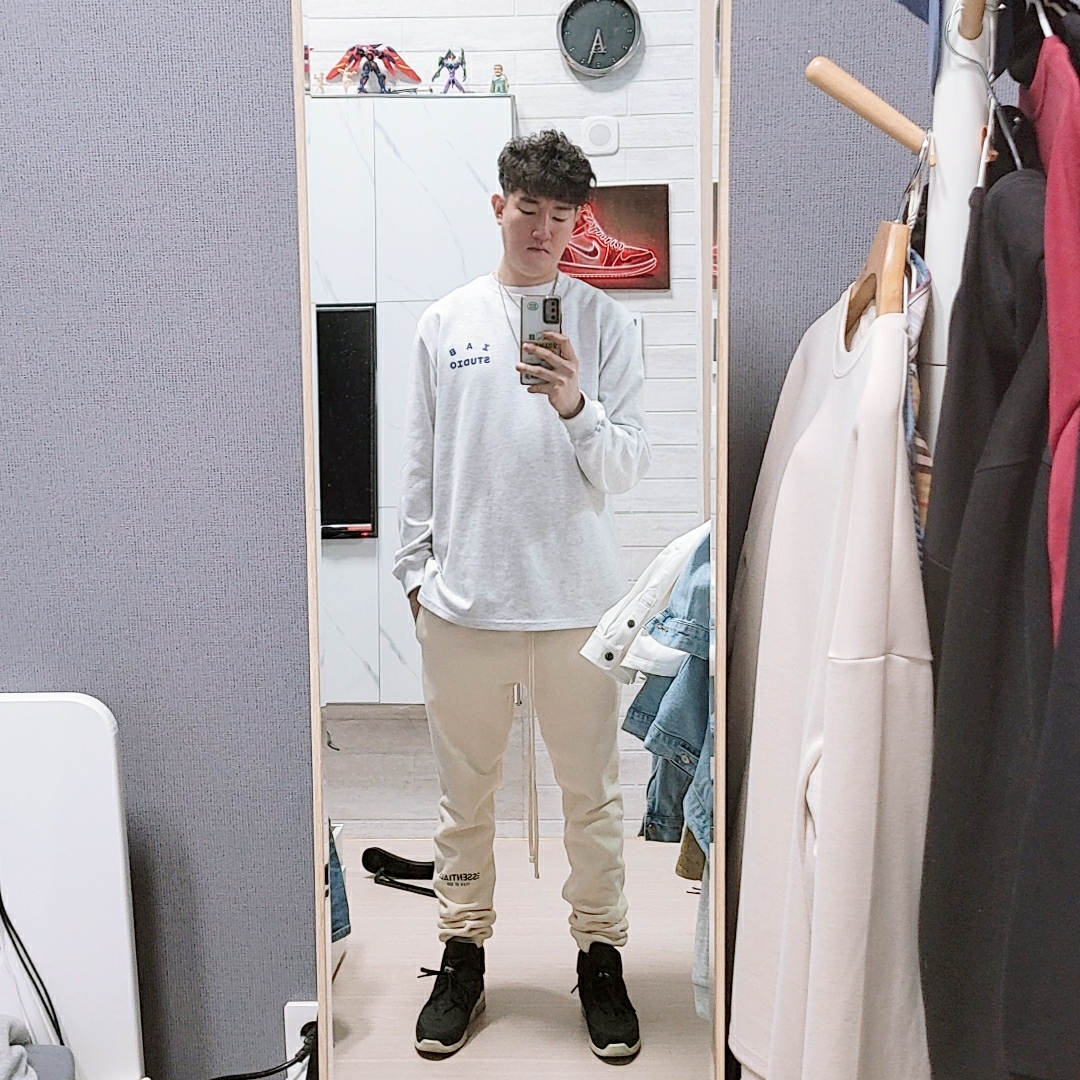 IAB Studio Long Sleeve Light Gray, Essentials Sweatpants Buttercream 2020 착용 스타일 - 1