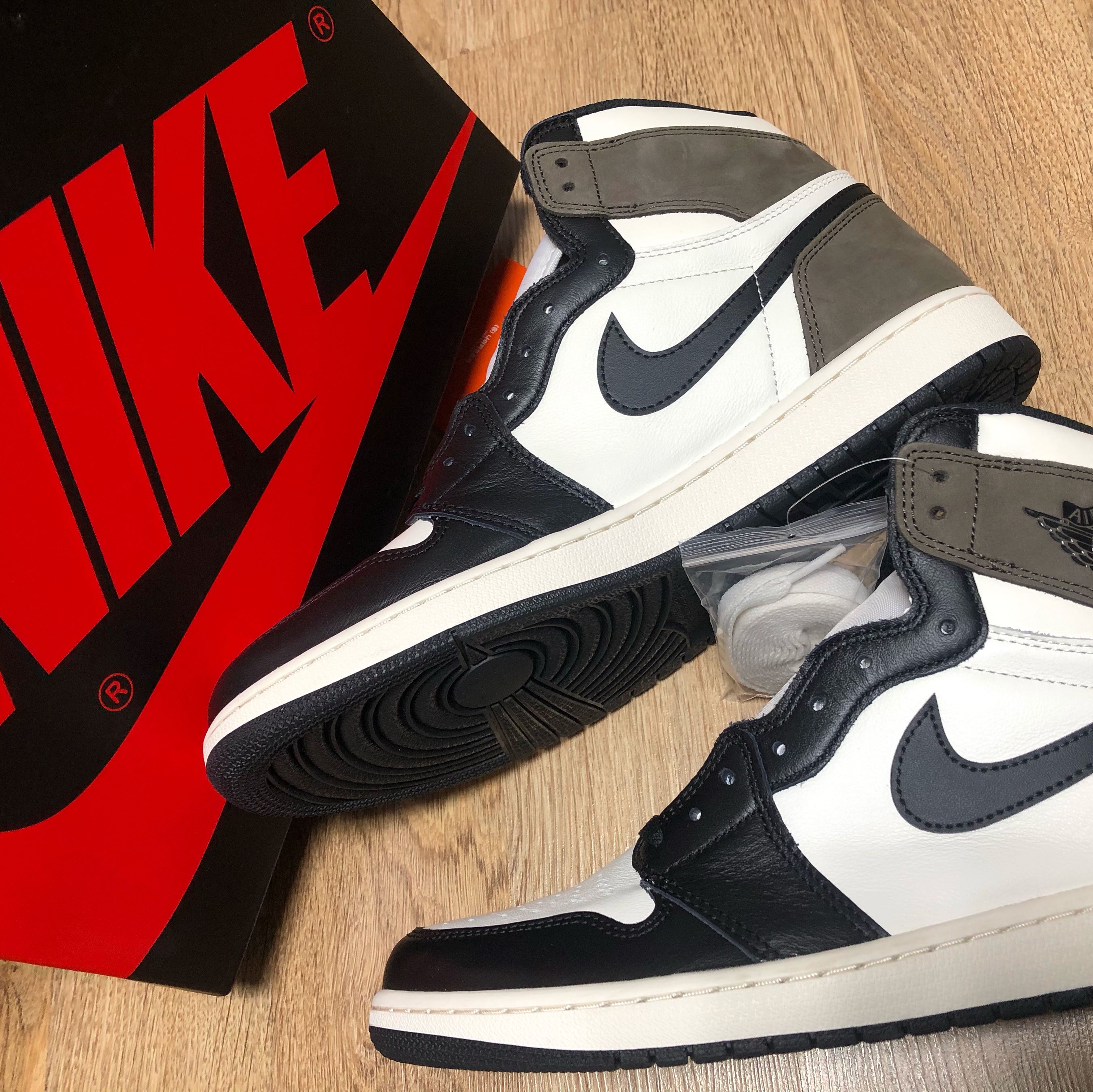 Jordan 1 Retro High OG Black Mocha 착용 스타일