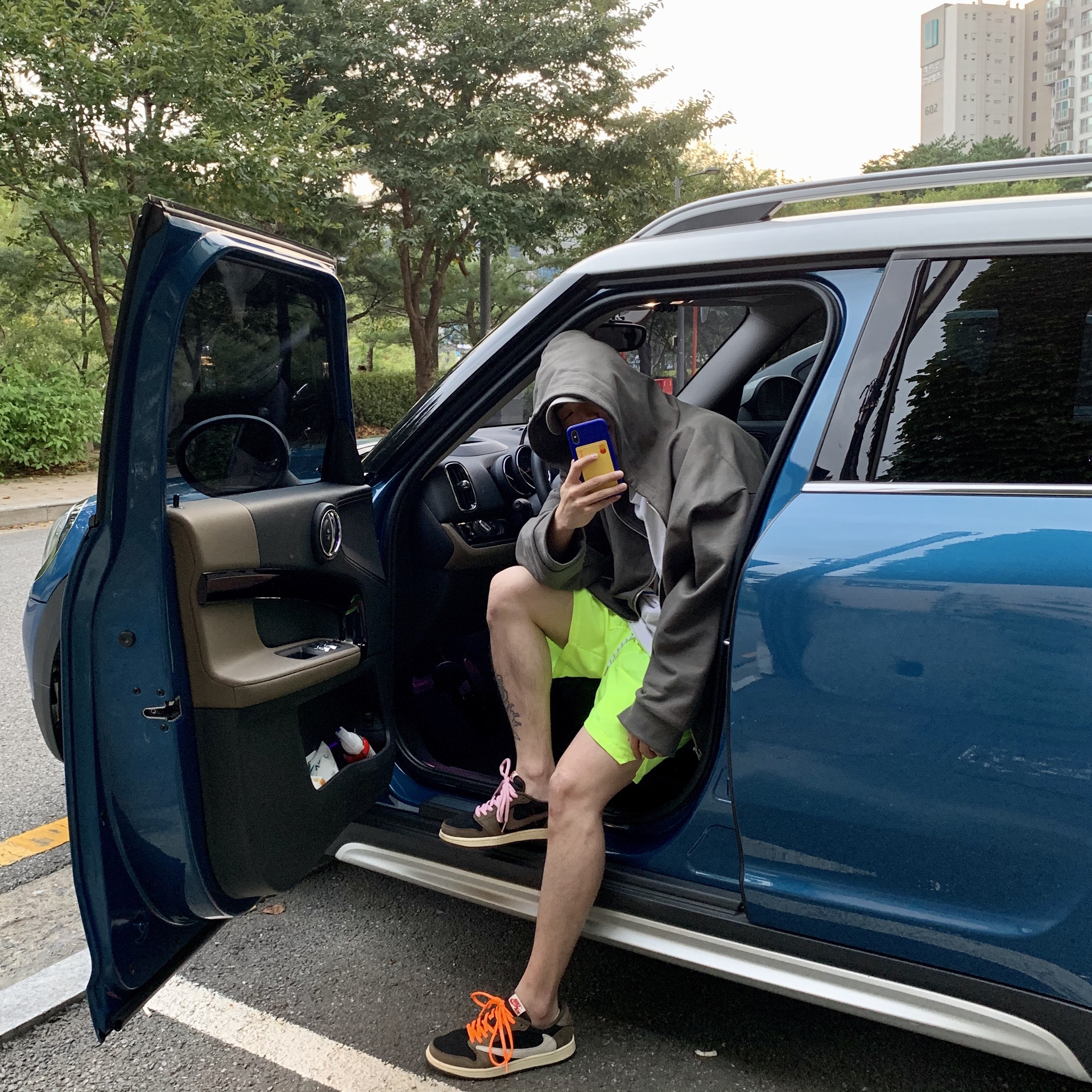 Jordan 1 x Travis Scott Retro Low OG SP Mocha 착용 스타일