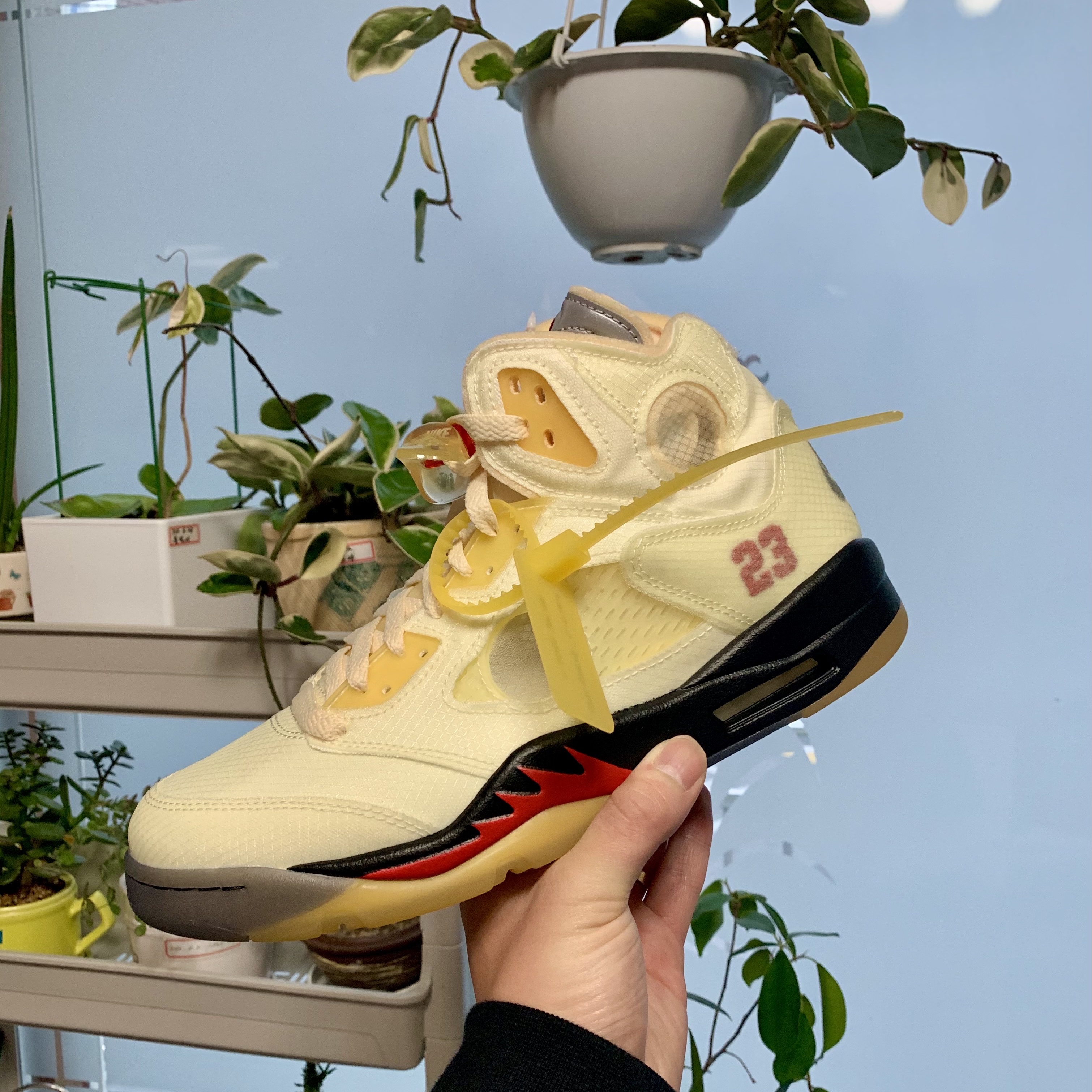Jordan 5 x Off-White Retro SP Sail Fire Red 착용 스타일 - 1