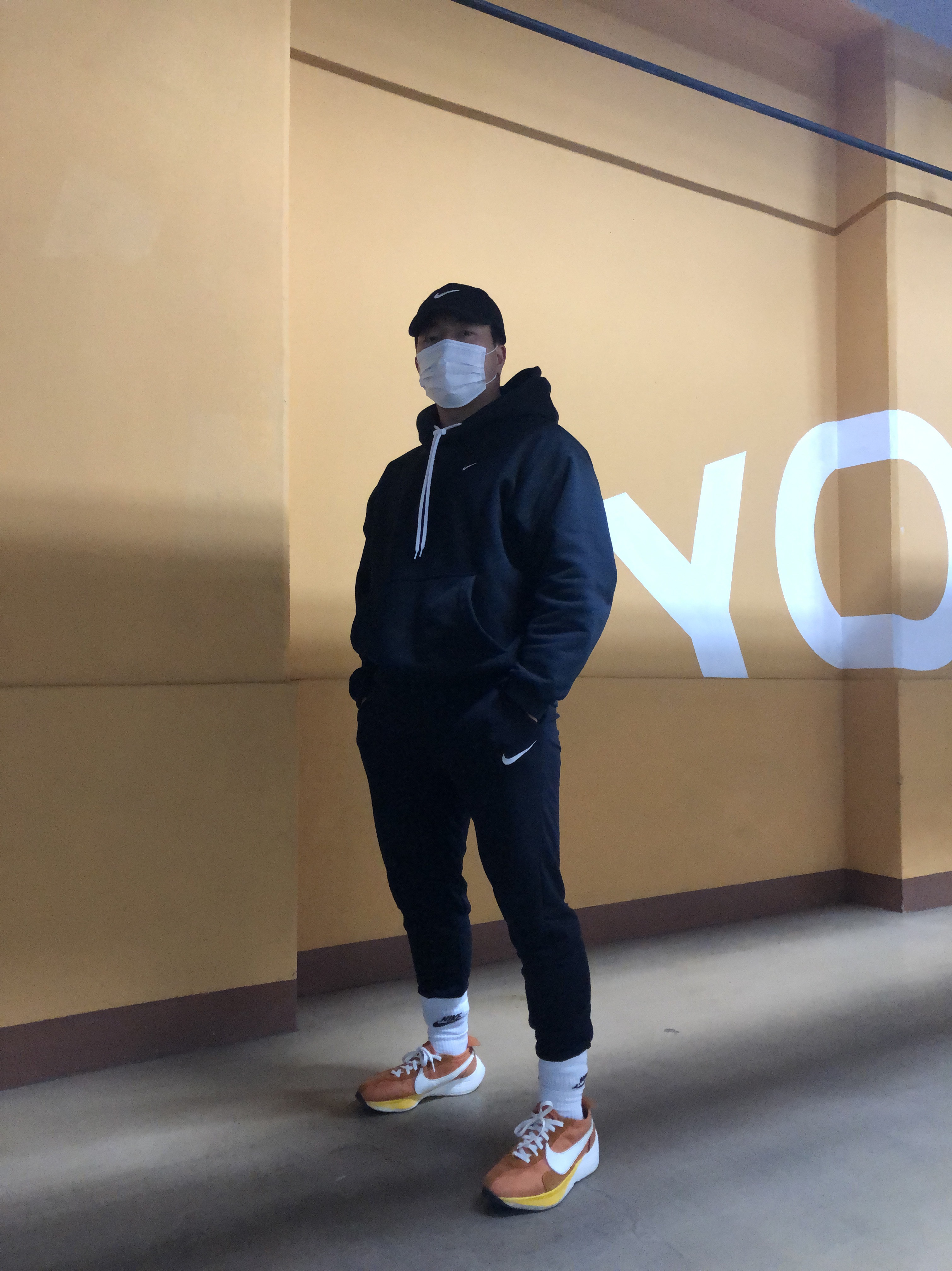 Nike Moon Racer Monarch 착용 스타일