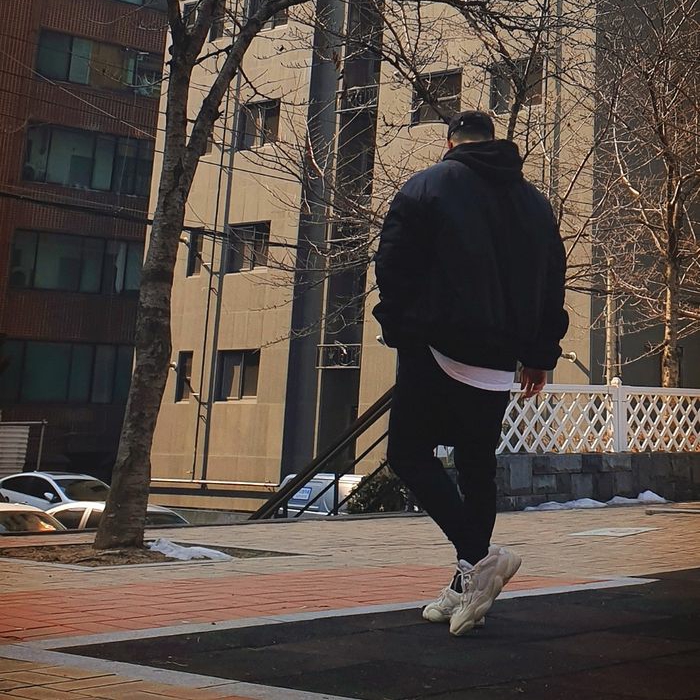 Adidas Yeezy 500 Blush 2018 착용 스타일 - 1