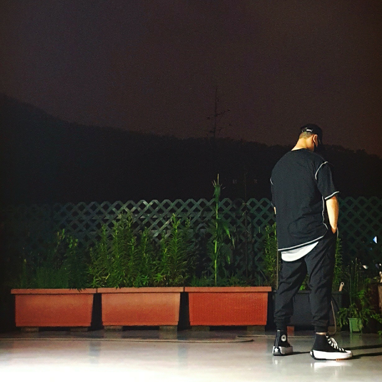 Converse Run Star Hike Hi Black White Gum 착용 스타일 - 2