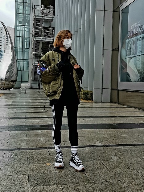 Converse Run Star Hike Hi Black White Gum 착용 스타일