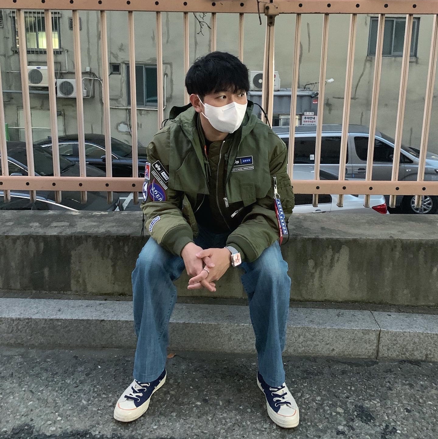 Converse x Footpatrol Chuck 70 Hi Ivory Navy 착용 스타일
