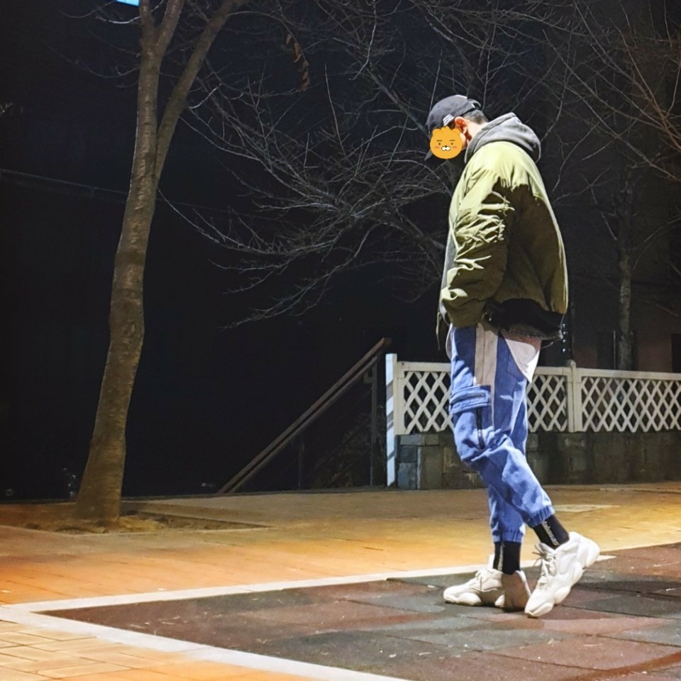 Adidas Yeezy 500 Blush 2018 착용 스타일 - 2