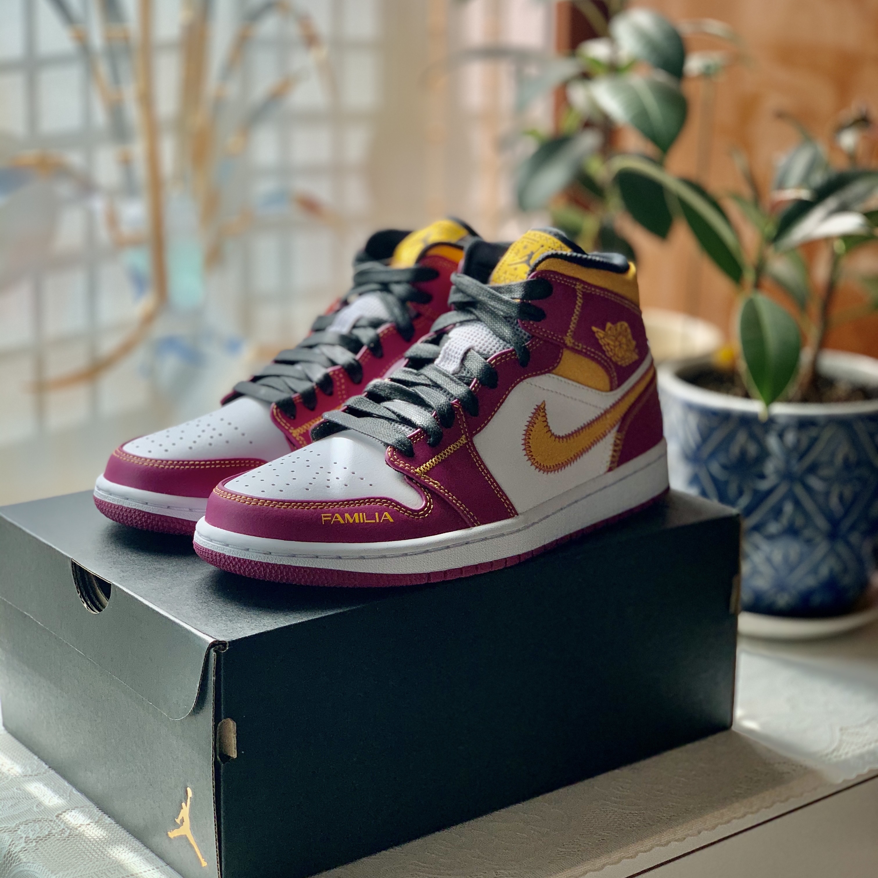 Jordan 1 Mid DOD Familia 착용 스타일 - 3
