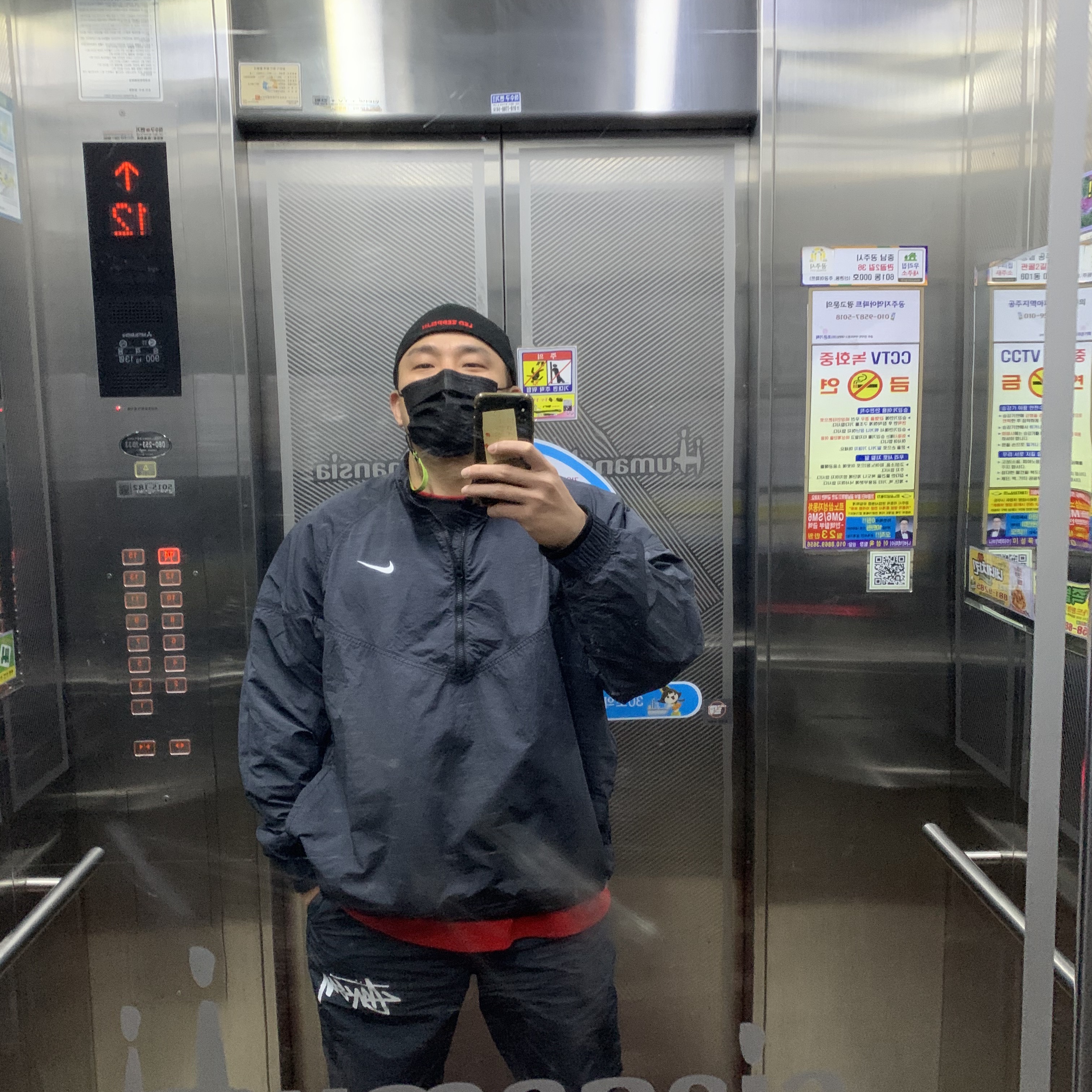 Nike x Sacai VaporWaffle Royal Fuchsia, Nike x Travis Scott NRG AG Utility Sweatpants Black 착용 스타일 - 2