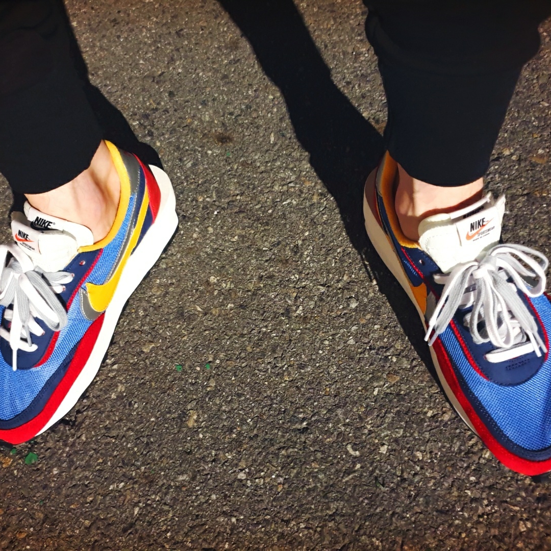 Nike x Sacai LDWaffle Blue Multi 착용 스타일 - 4