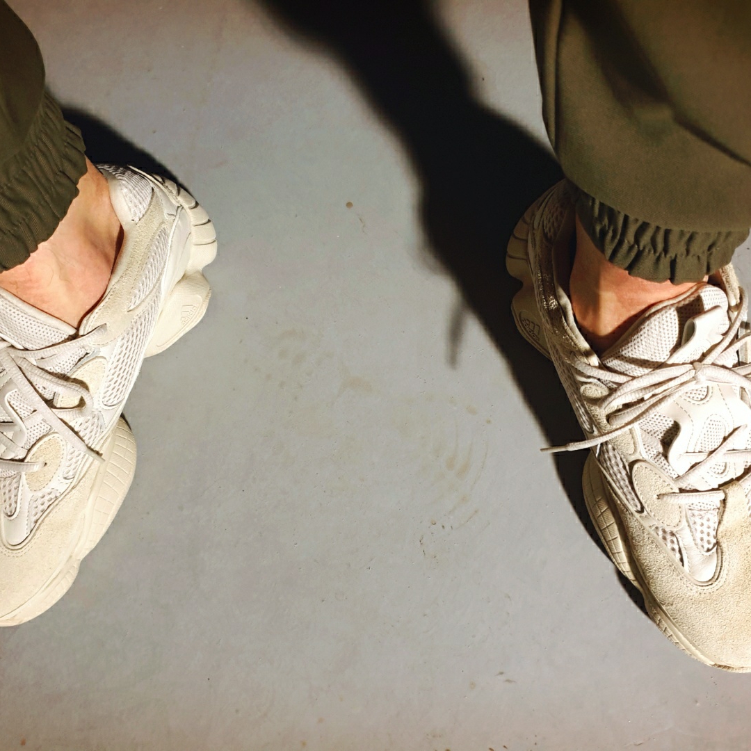Adidas Yeezy 500 Blush 2018 착용 스타일 - 5