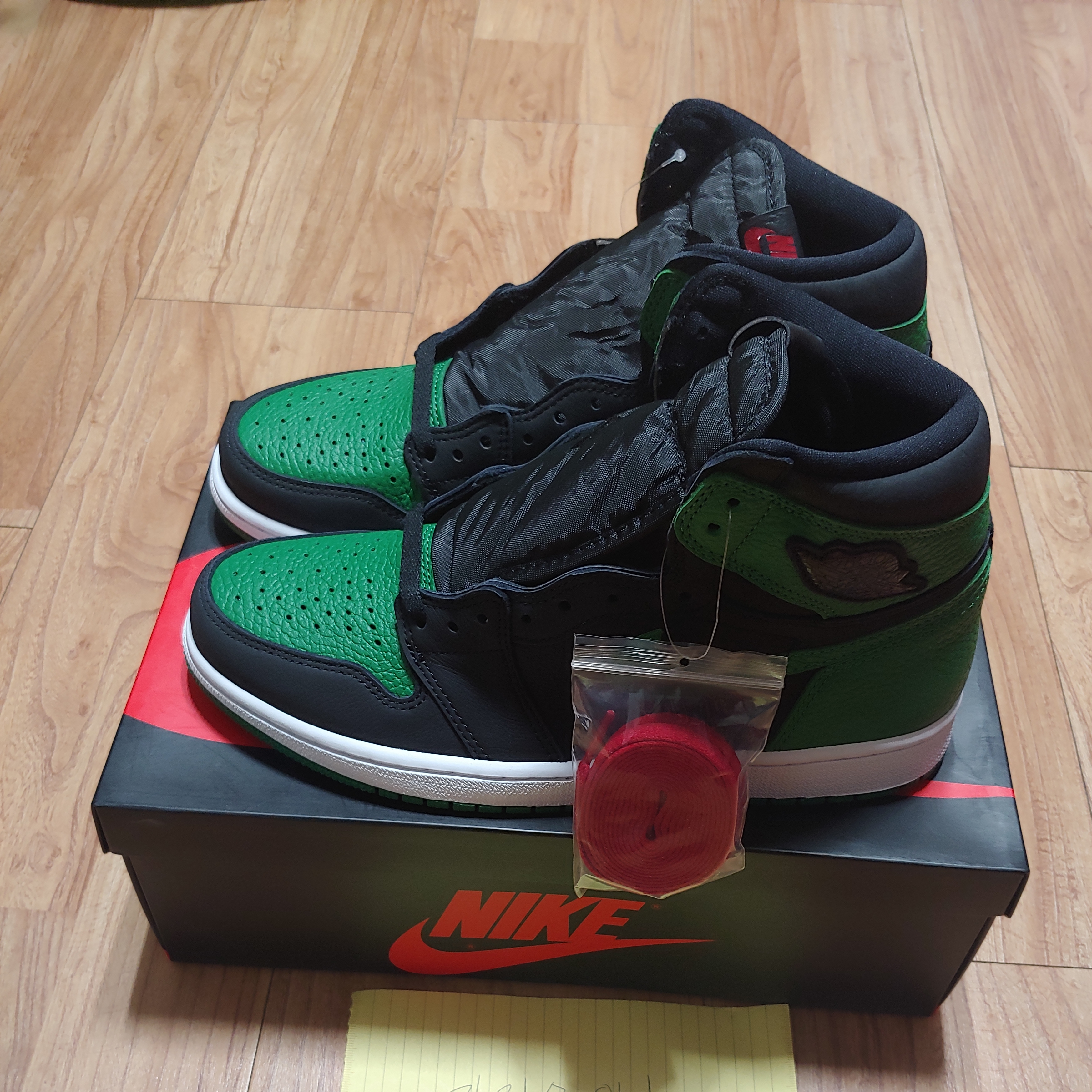 Jordan 1 Retro High OG Pine Green Black 착용 스타일 - 2