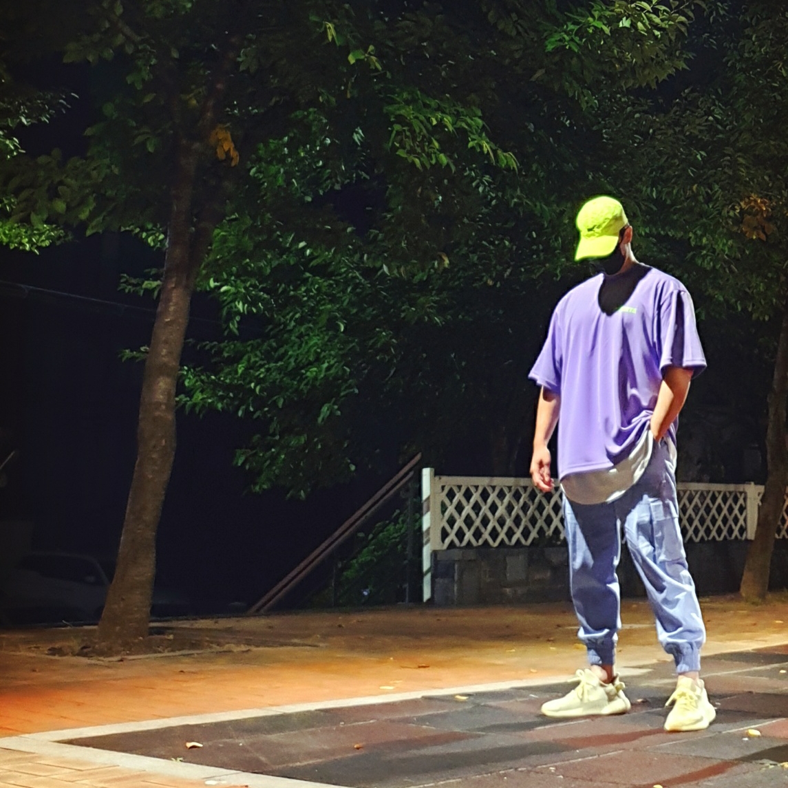 Adidas Yeezy Boost 350 V2 Butter 착용 스타일 - 1