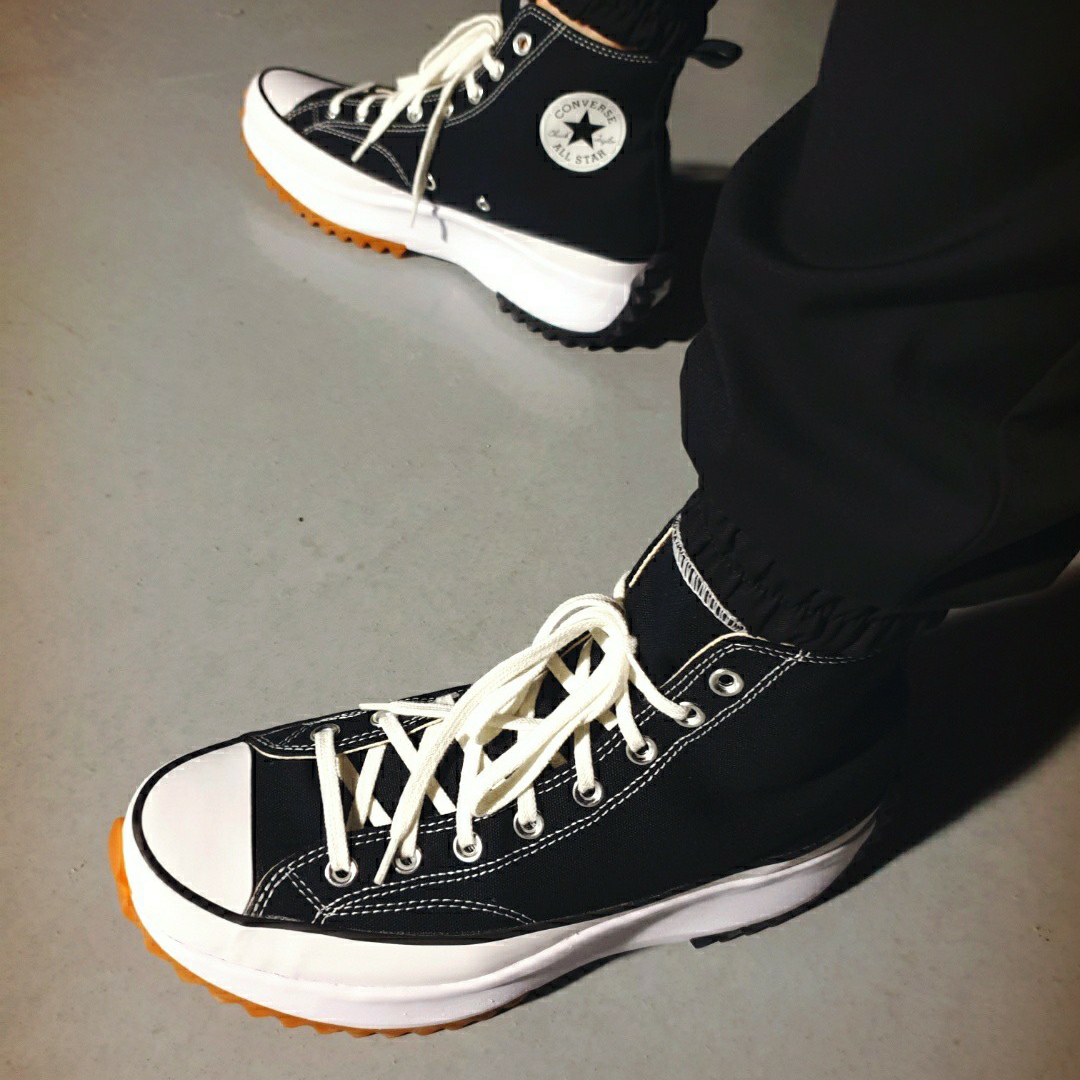 Converse Run Star Hike Hi Black White Gum 착용 스타일 - 4