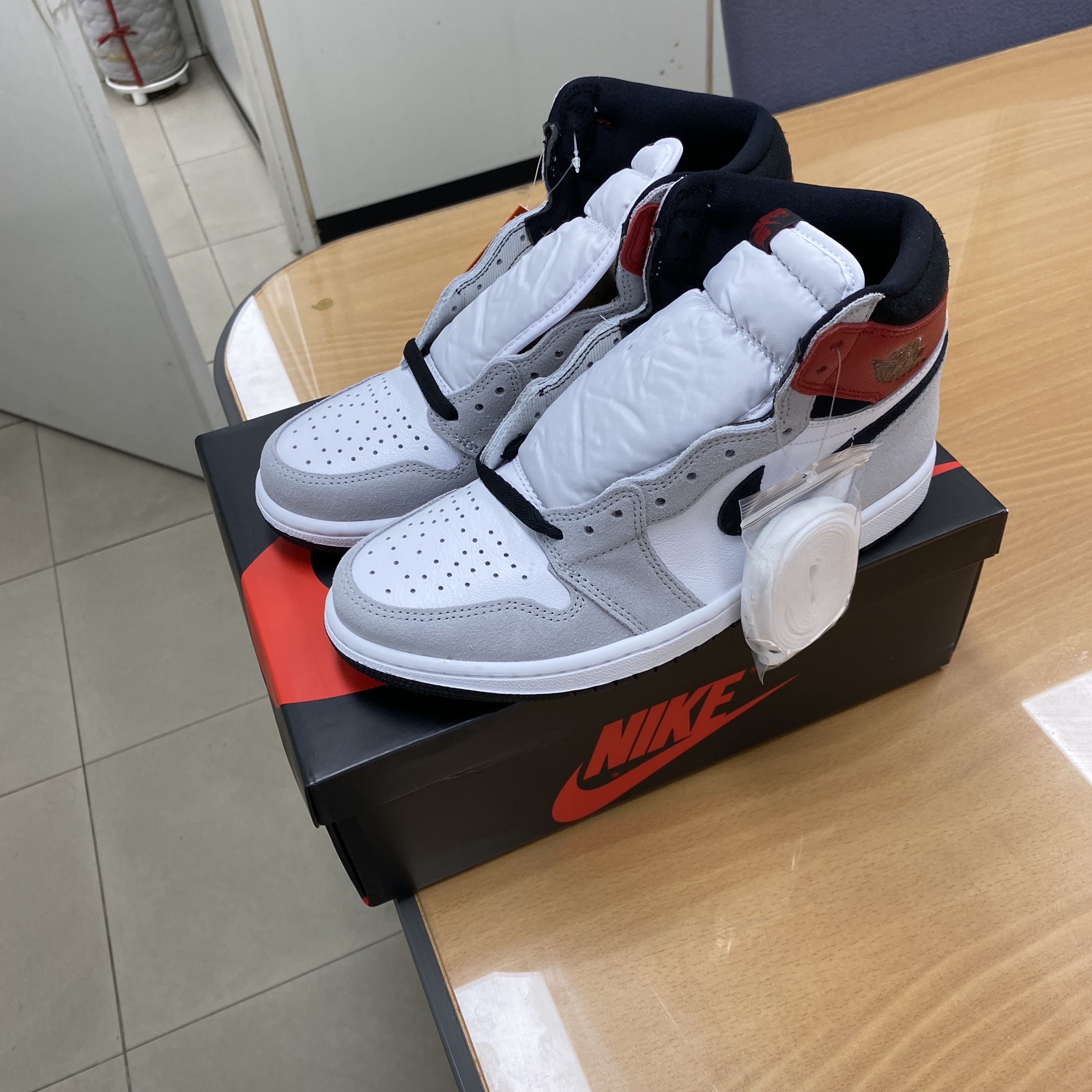 Jordan 1 Retro High OG Light Smoke Grey 착용 스타일