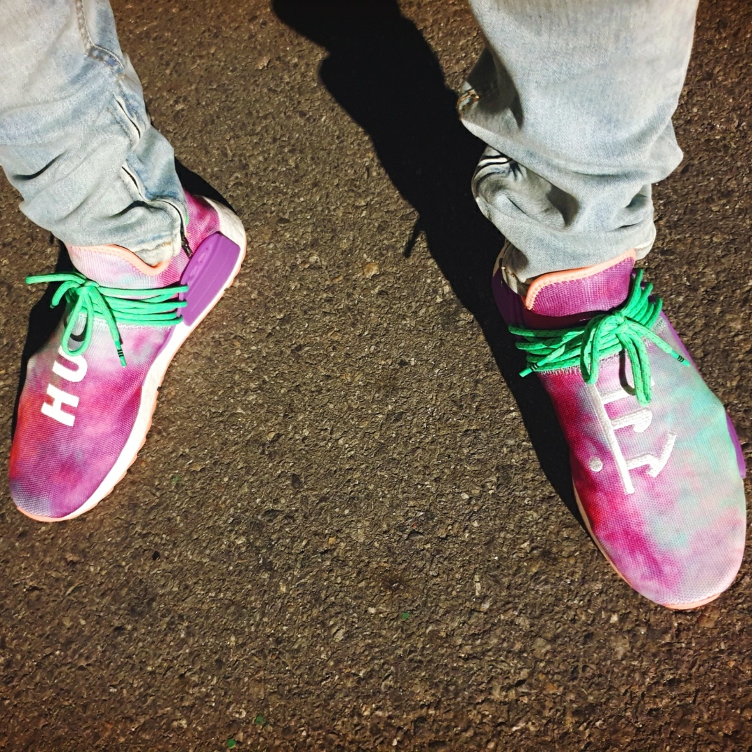 Adidas x Pharrell Williams Hu NMD Holi Festival Chalk Coral 착용 스타일 - 2