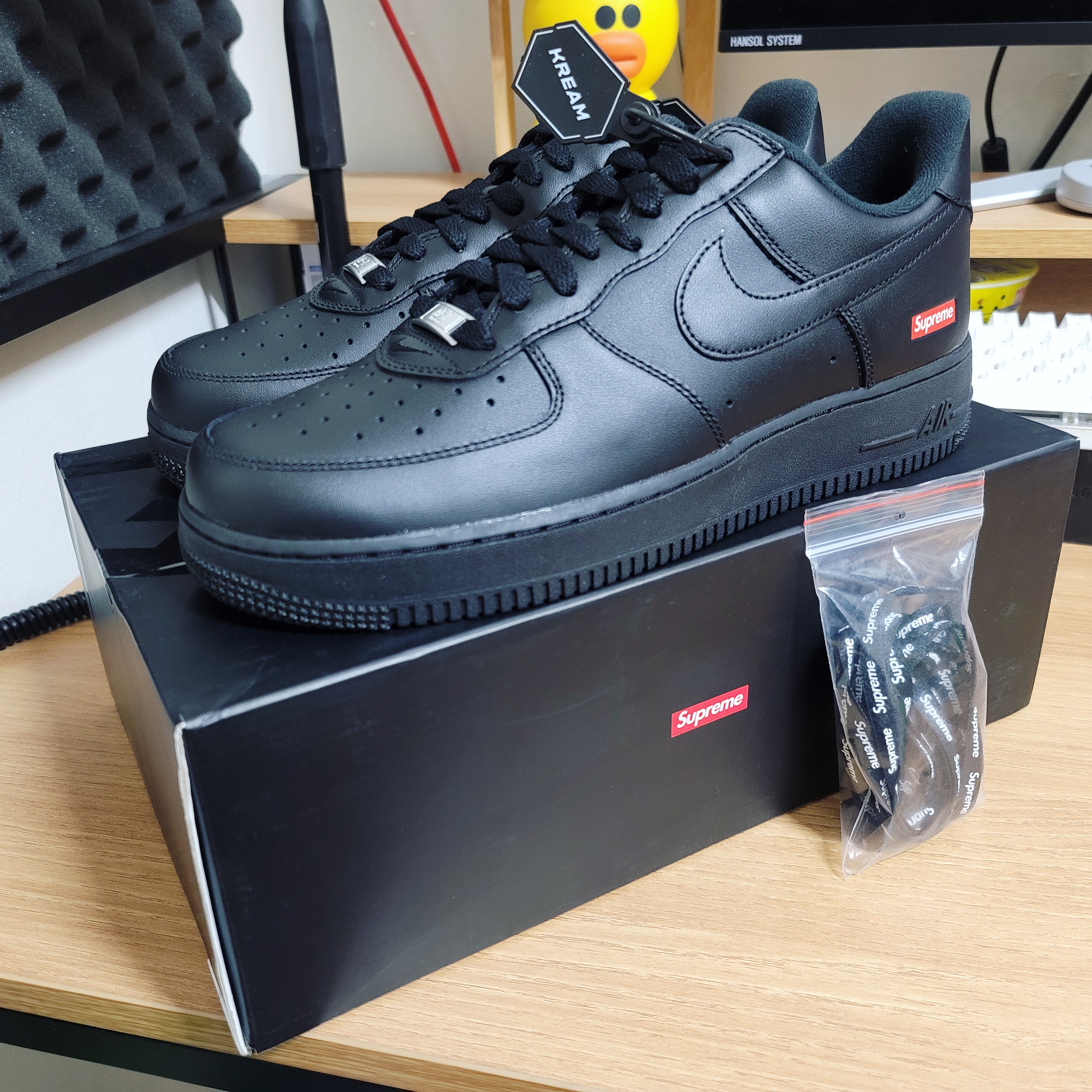 Nike x Supreme Air Force 1 Low Black 착용 스타일