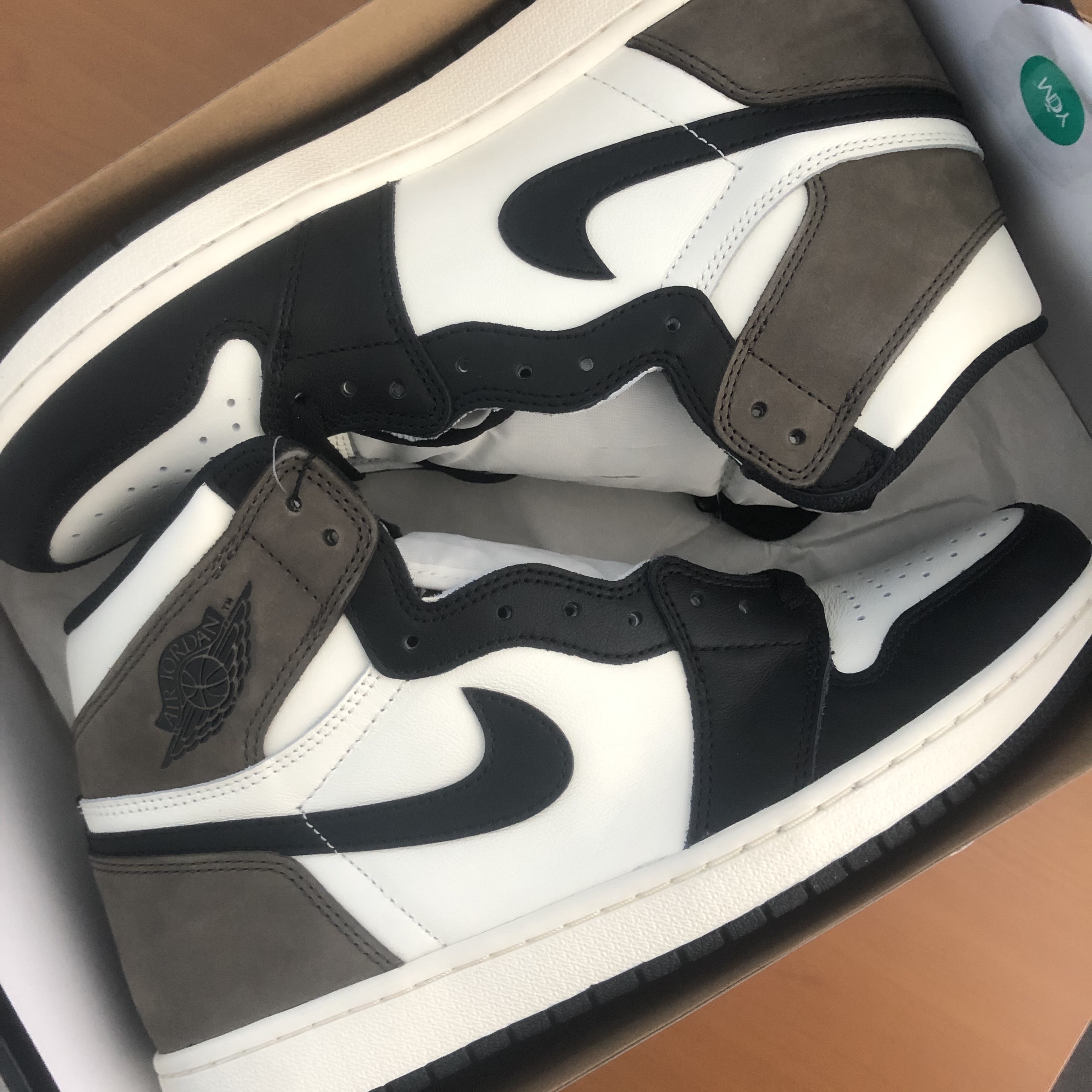 Jordan 1 Retro High OG Black Mocha 착용 스타일