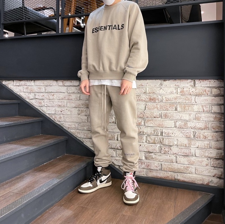 Jordan 1 x Travis Scott Retro High OG SP Mocha, Essentials Sweatpants String Tan - 20SS 착용 스타일 - 1