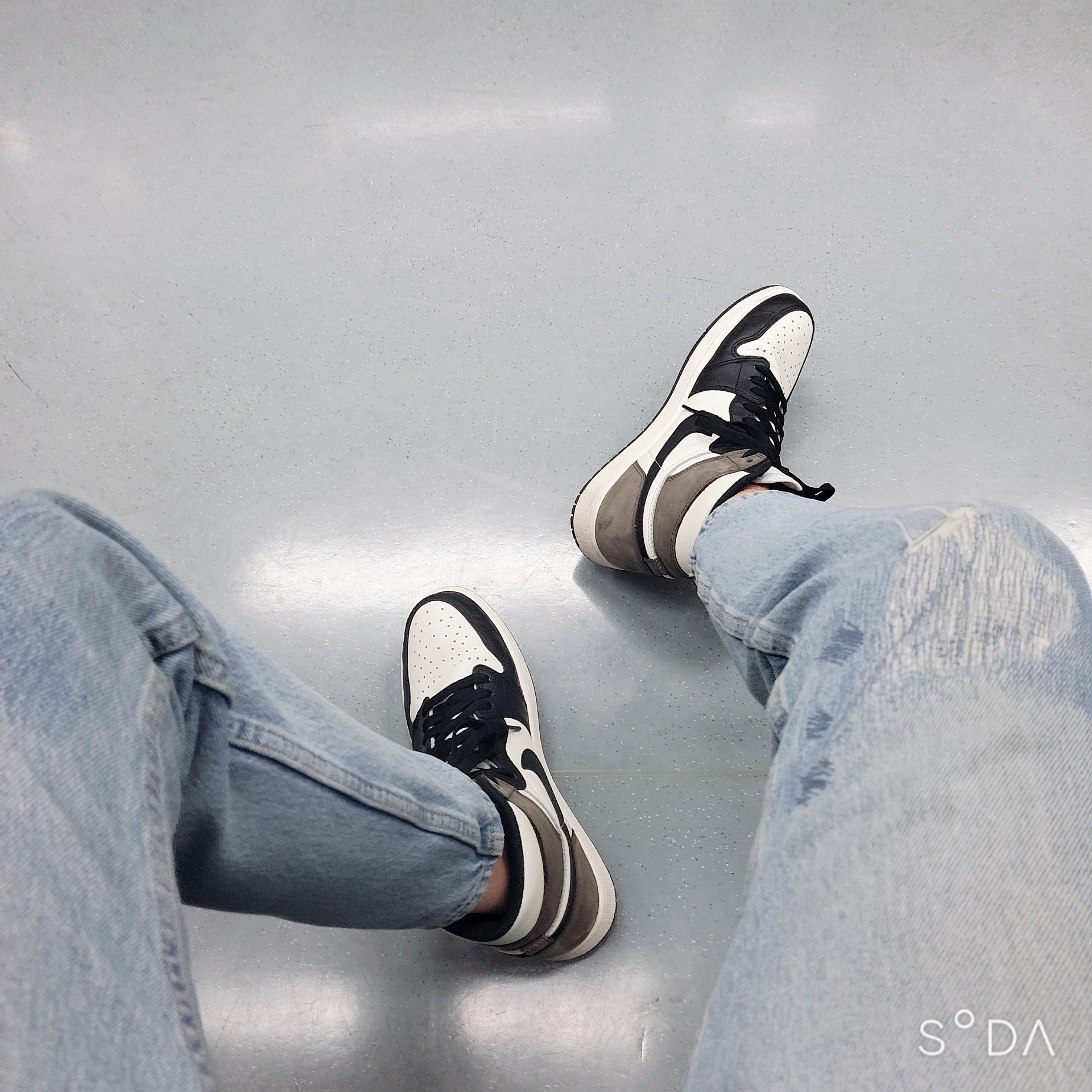 Jordan 1 Retro High OG Black Mocha 착용 스타일