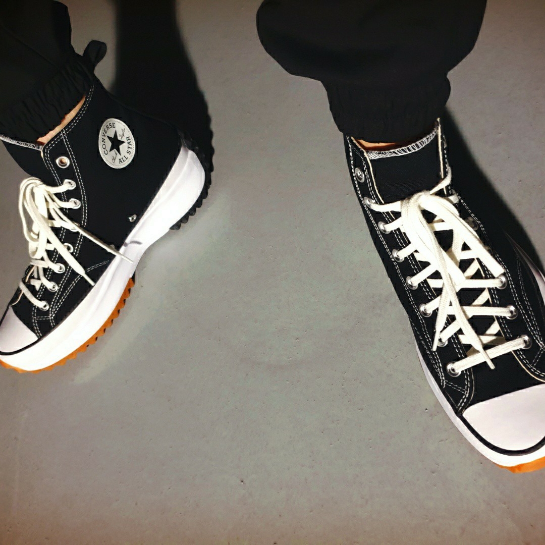 Converse Run Star Hike Hi Black White Gum 착용 스타일 - 3