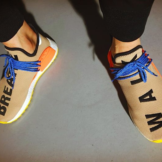 Adidas x Pharrell Williams Hu NMD Pale Nude 착용 스타일 - 4