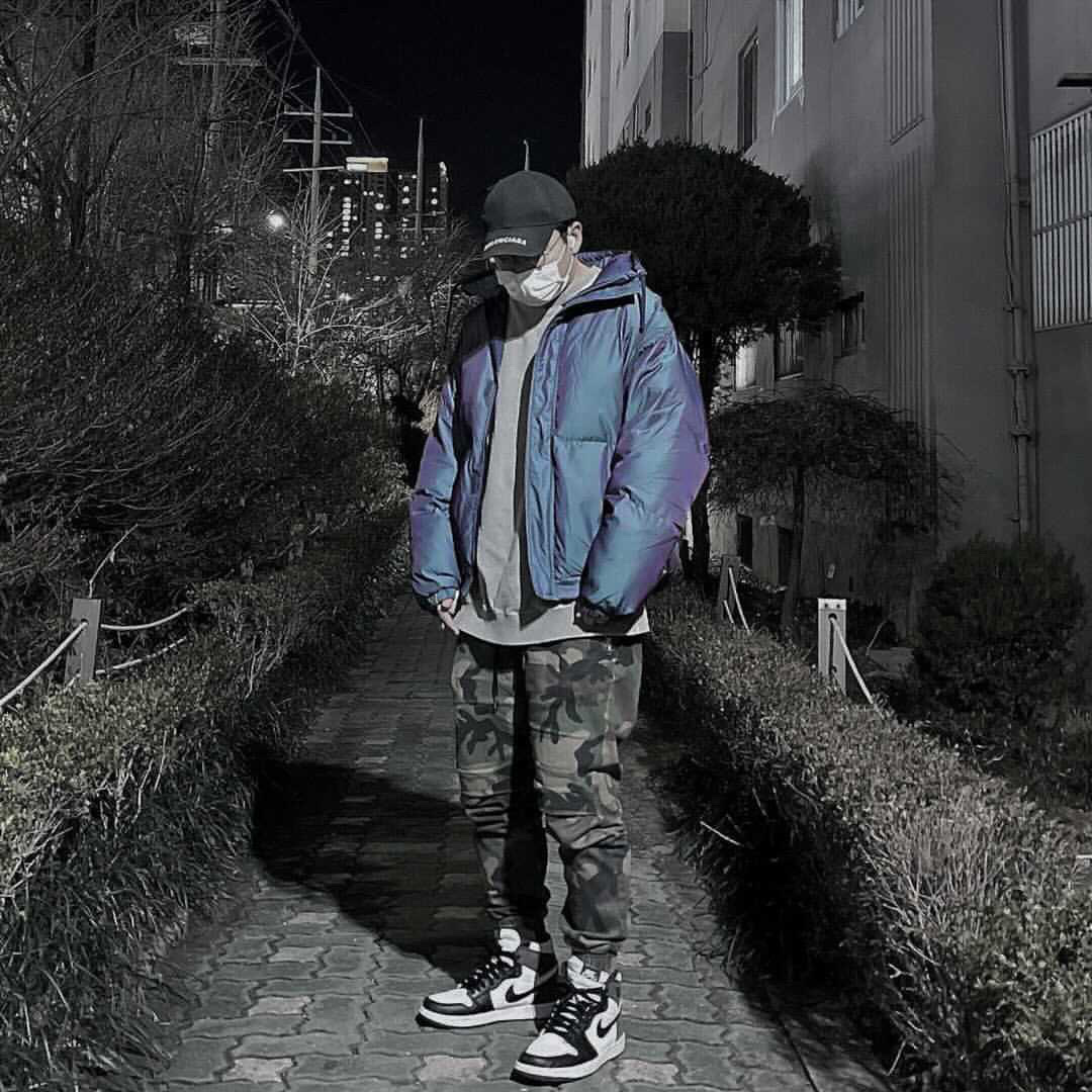 Jordan 1 Retro High OG Black Mocha, Essentials Puffer Jacket Iridescent - 20SS 착용 스타일