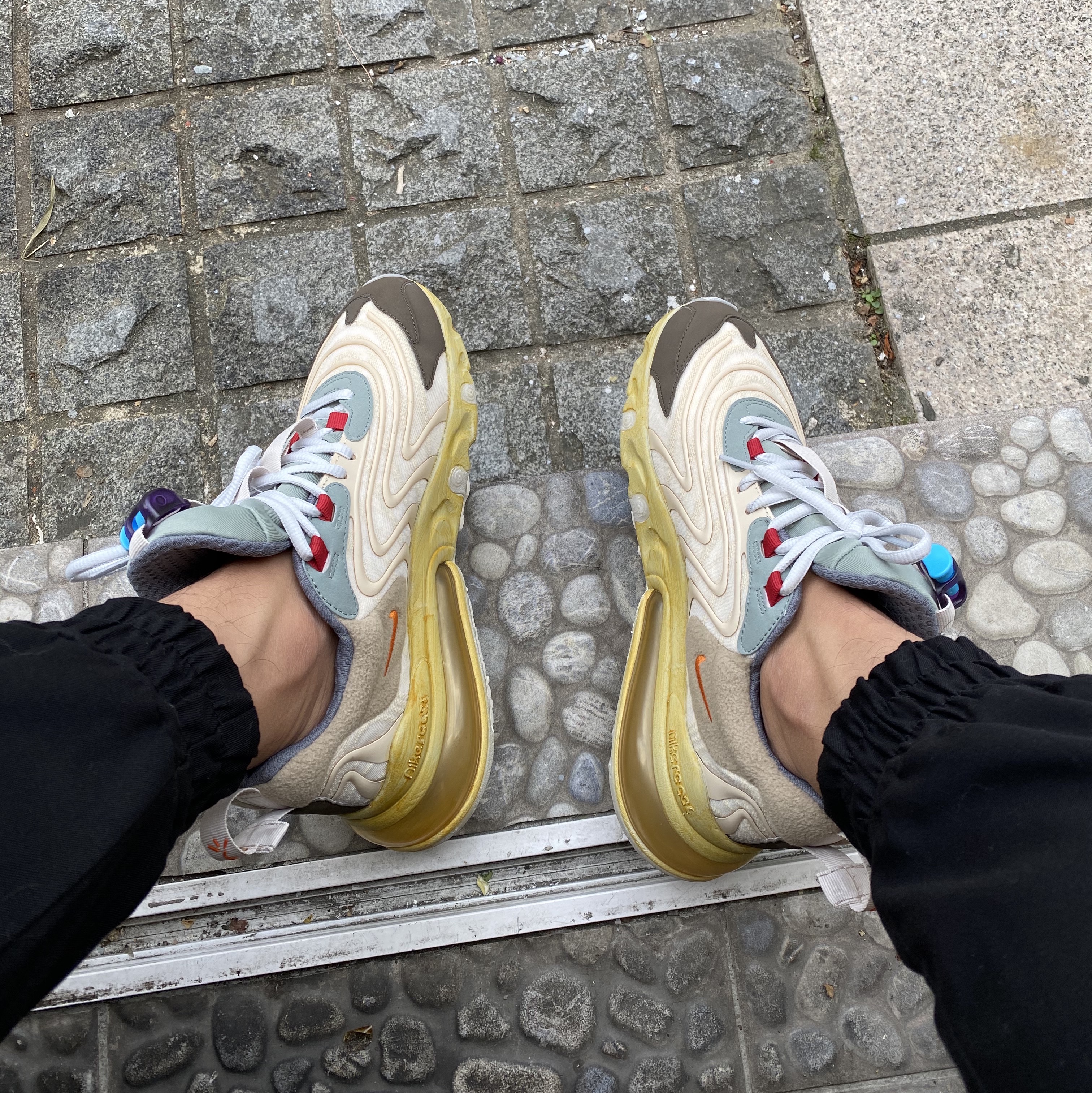 Nike x Travis Scott Air Max 270 React Cactus Trails 착용 스타일