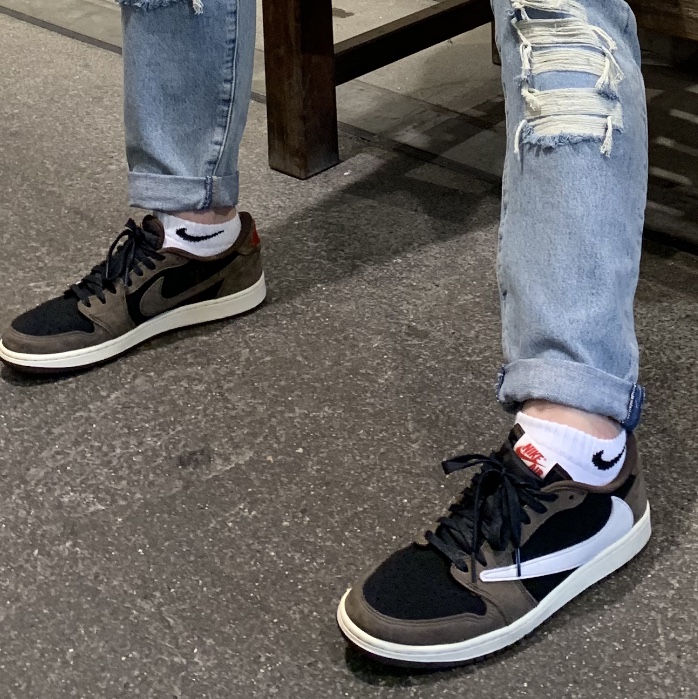 Jordan 1 x Travis Scott Retro Low OG SP Mocha 착용 스타일