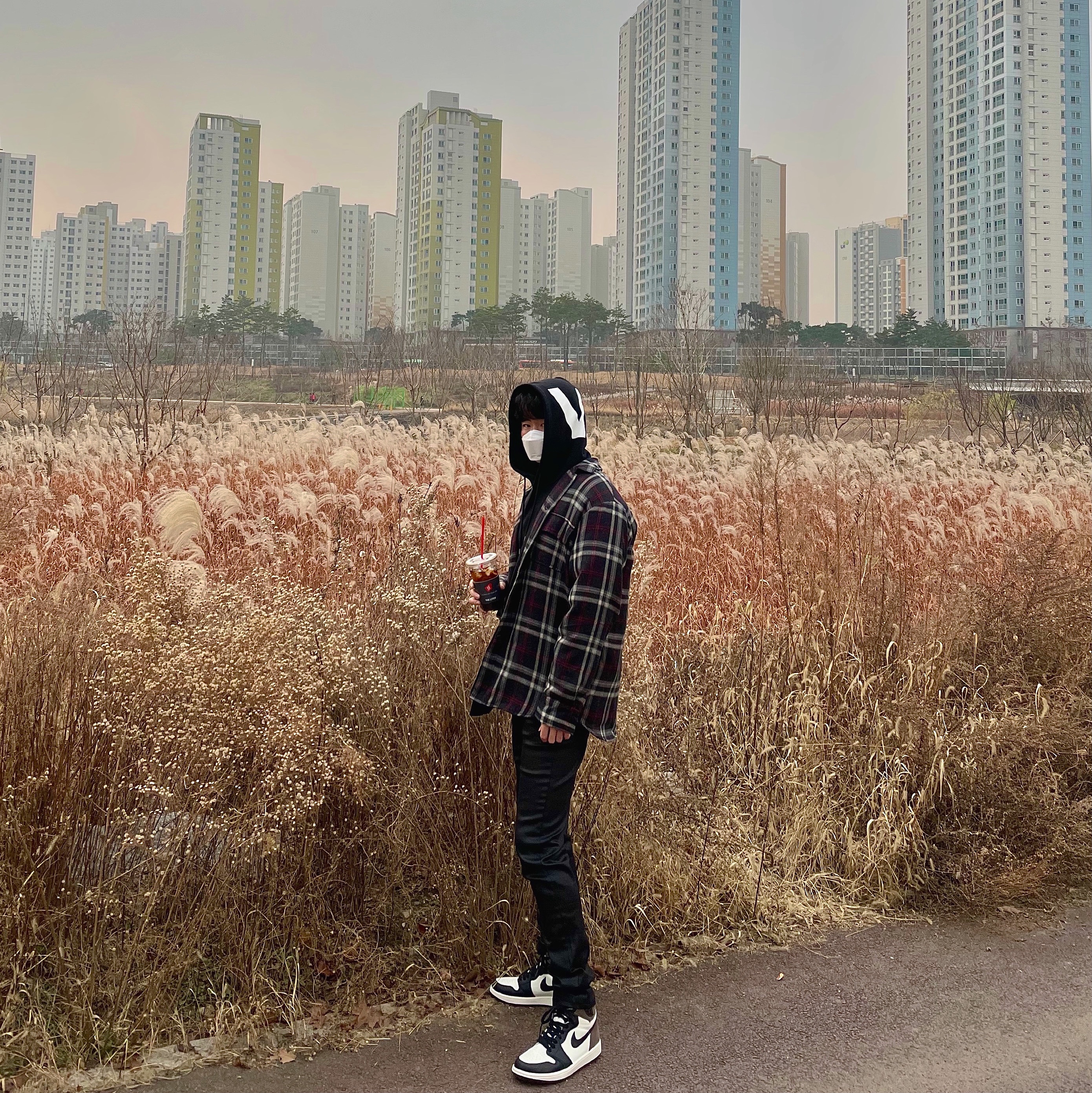 Jordan 1 Retro High OG Black Mocha 착용 스타일
