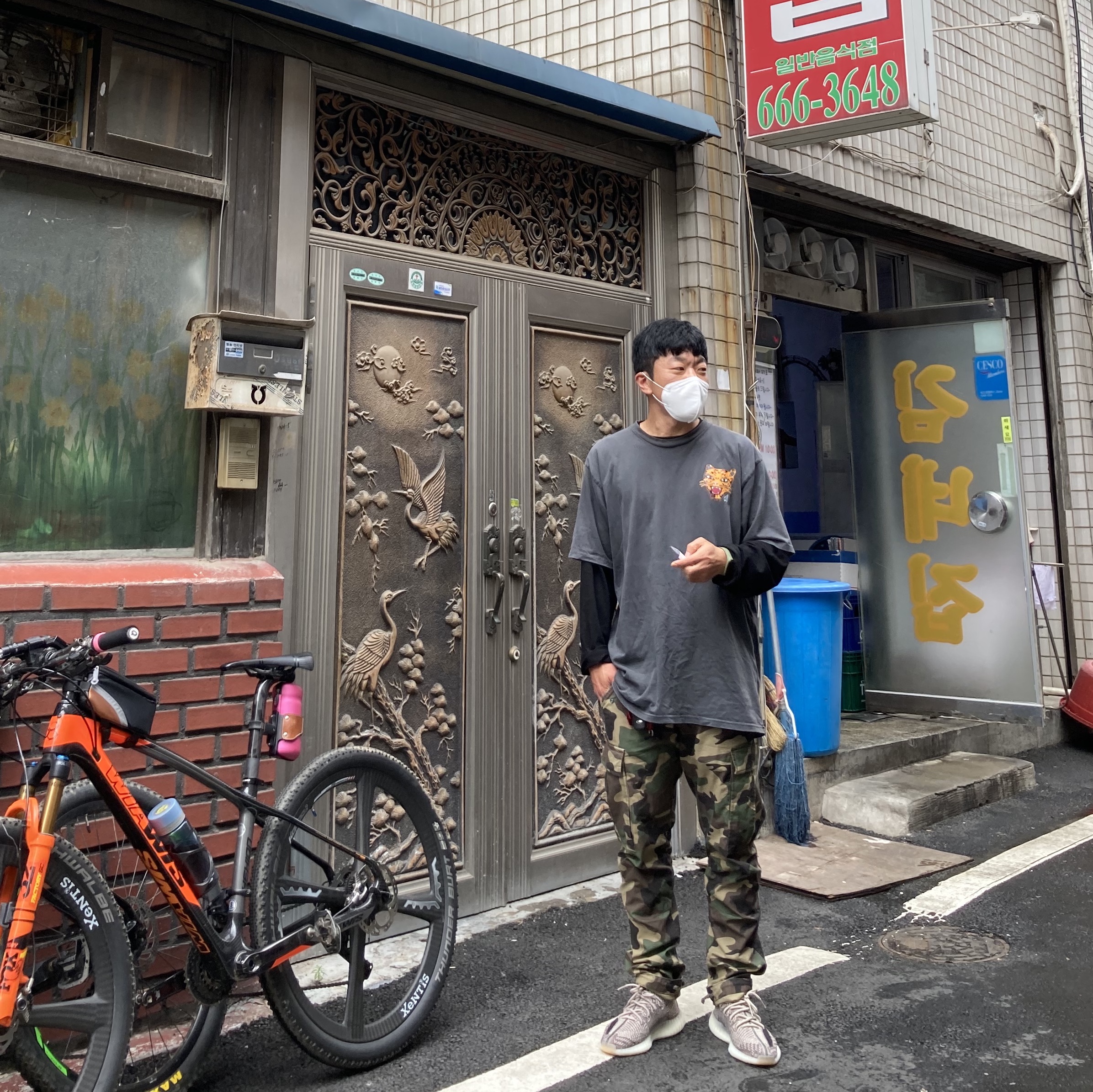 Adidas Yeezy Boost 350 V2 Zyon 착용 스타일