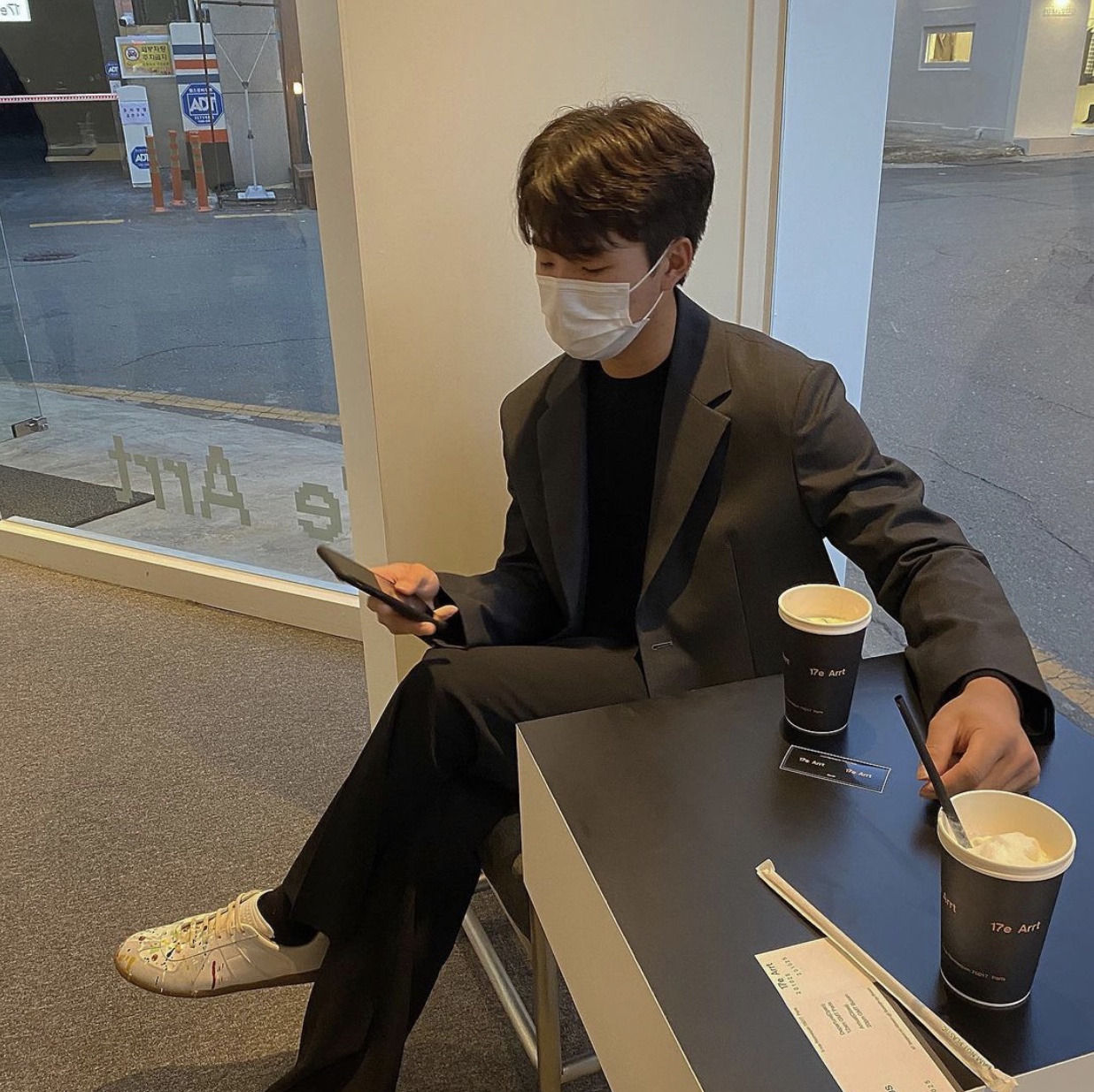 Maison Margiela Replica Paint Drop Sneakers 착용 스타일 - 1