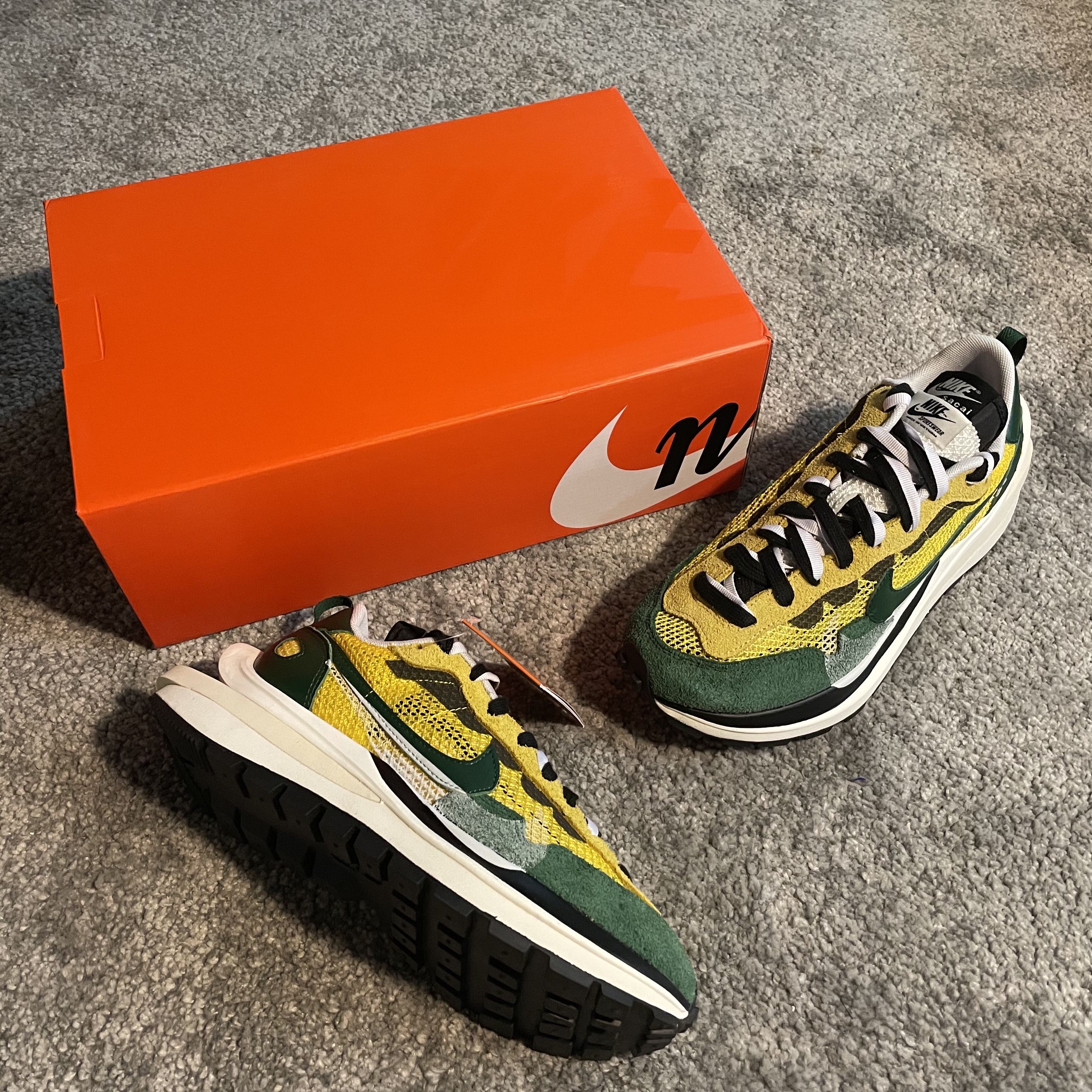 Nike x Sacai VaporWaffle Tour Yellow & Gorge Green Sail 착용 스타일