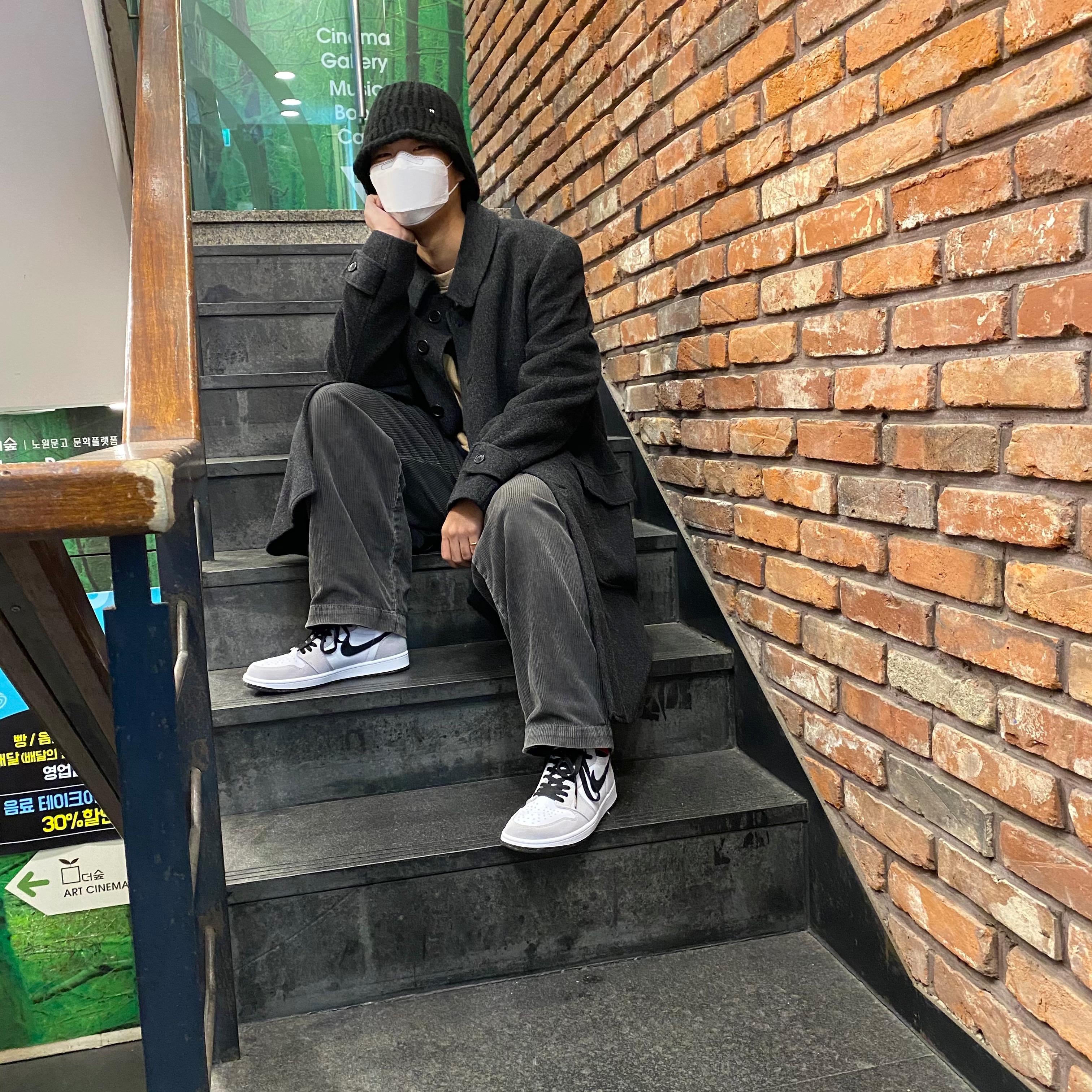 Jordan 1 Retro High OG Light Smoke Grey 착용 스타일 - 2